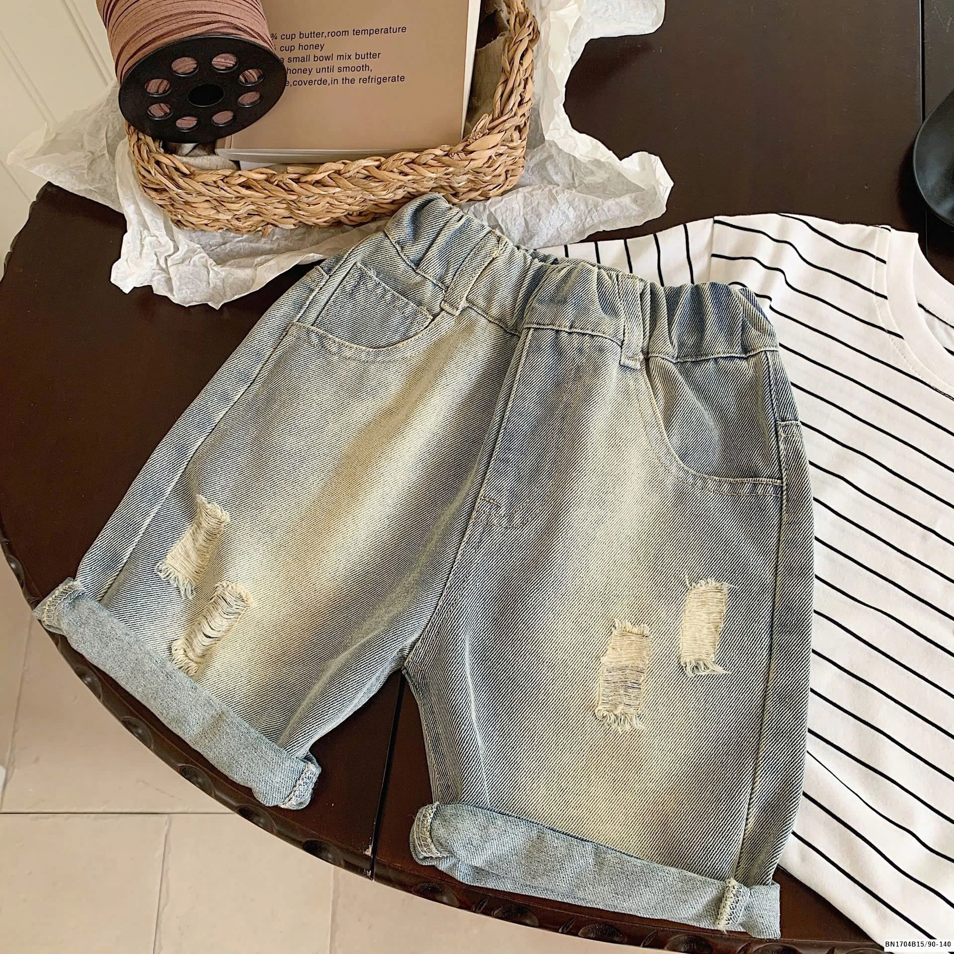 QUẦN SHORT JEAN CHỮ B