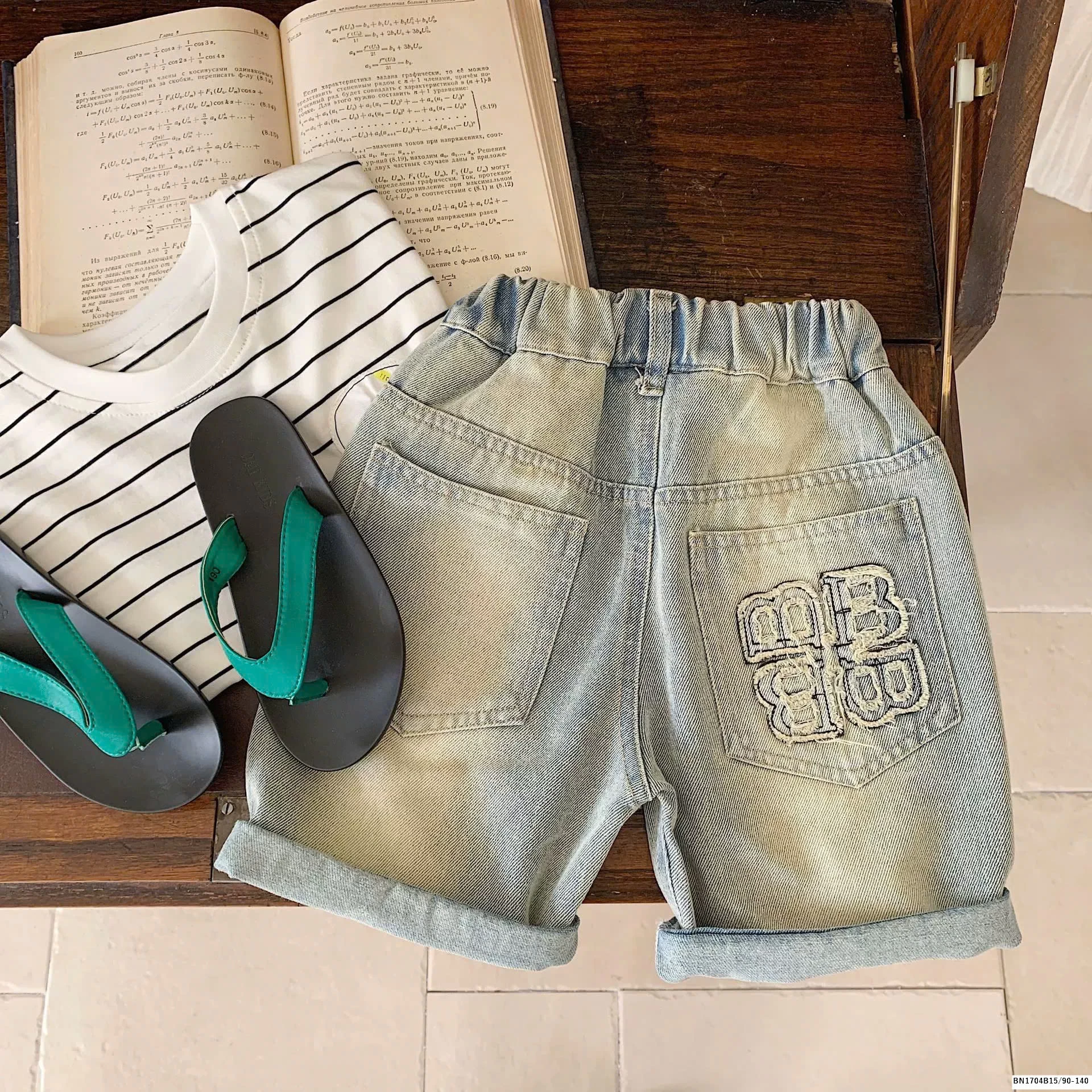 QUẦN SHORT JEAN CHỮ B