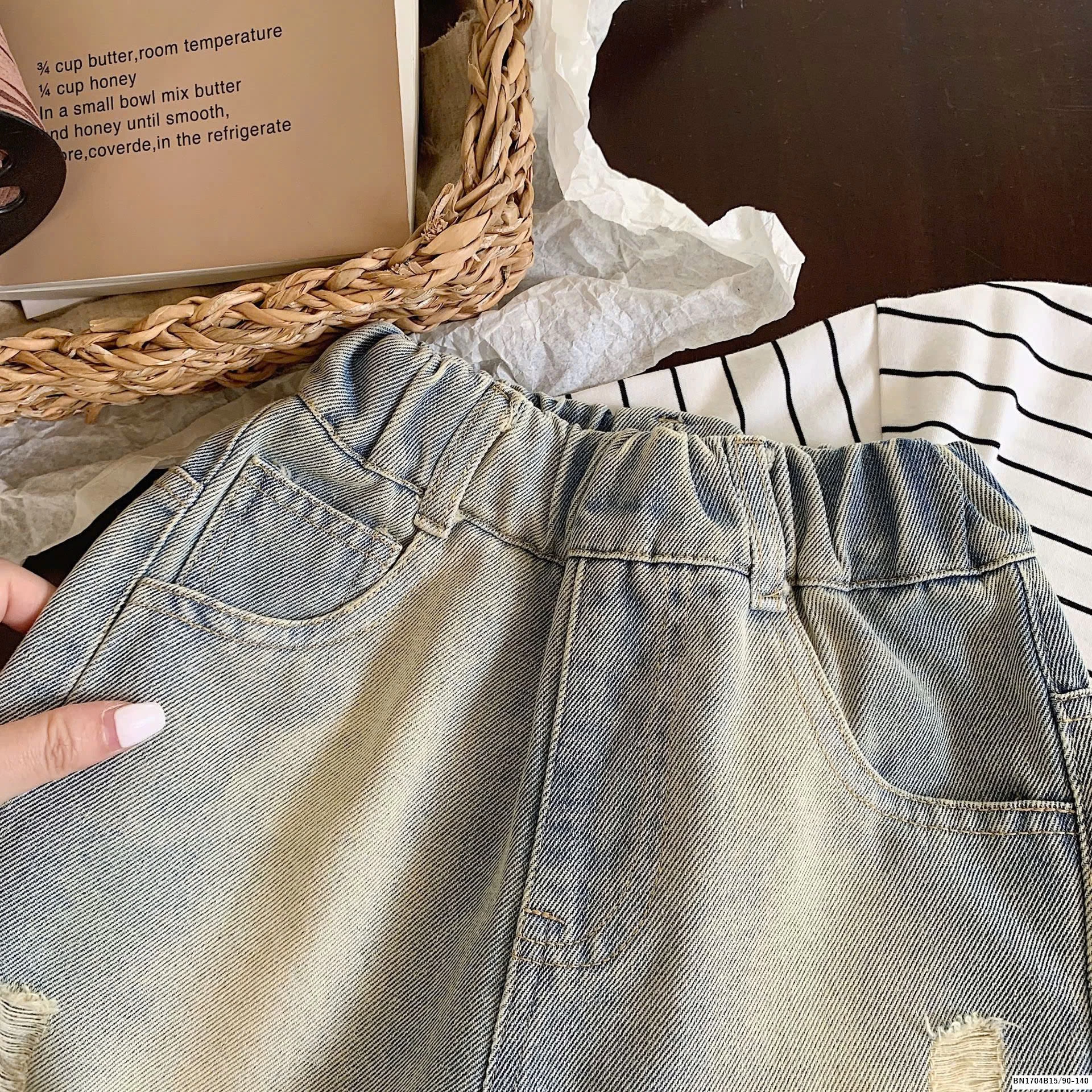 QUẦN SHORT JEAN CHỮ B