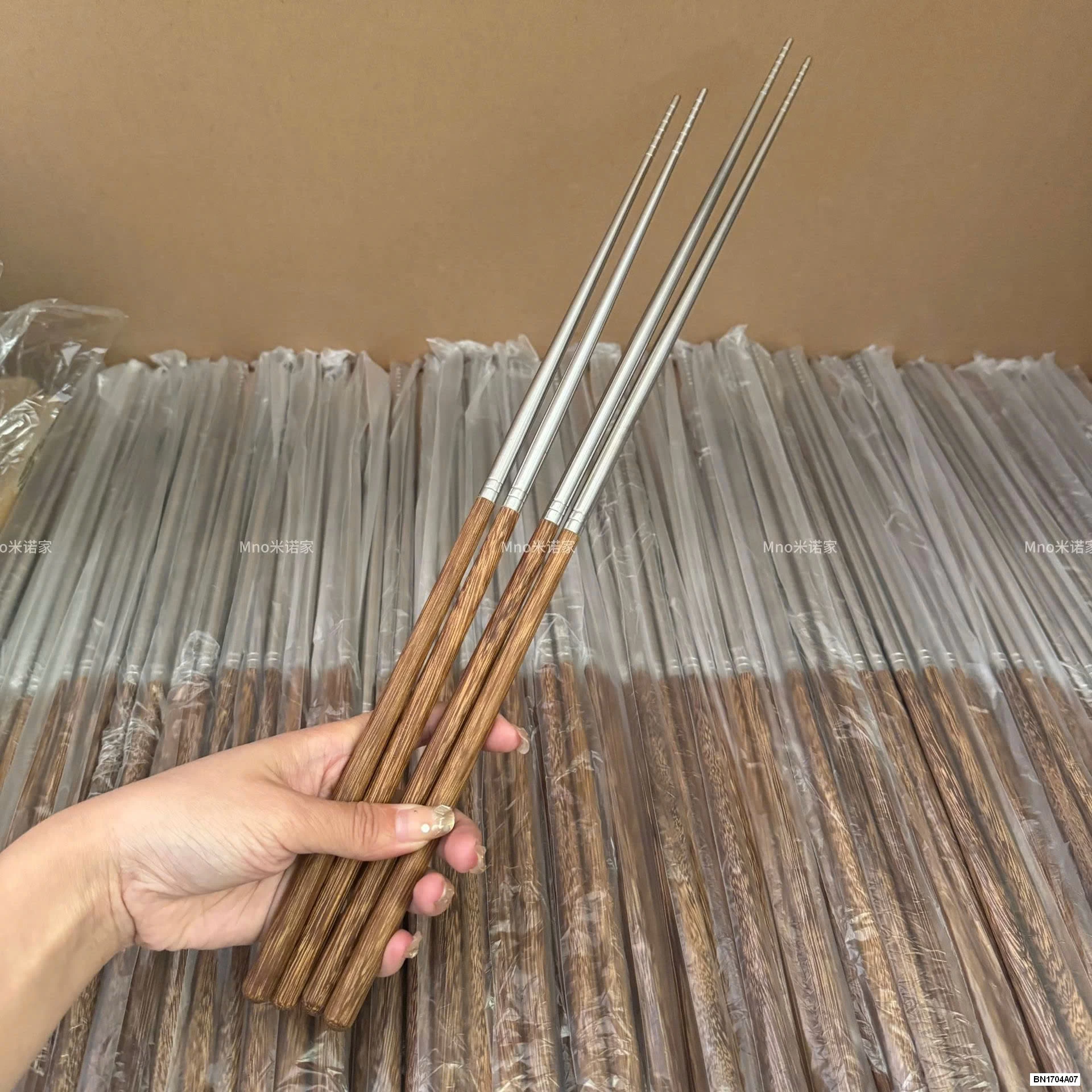 SÉT 2 ĐÔI ĐŨA NẤU INOX CÁN GỖ