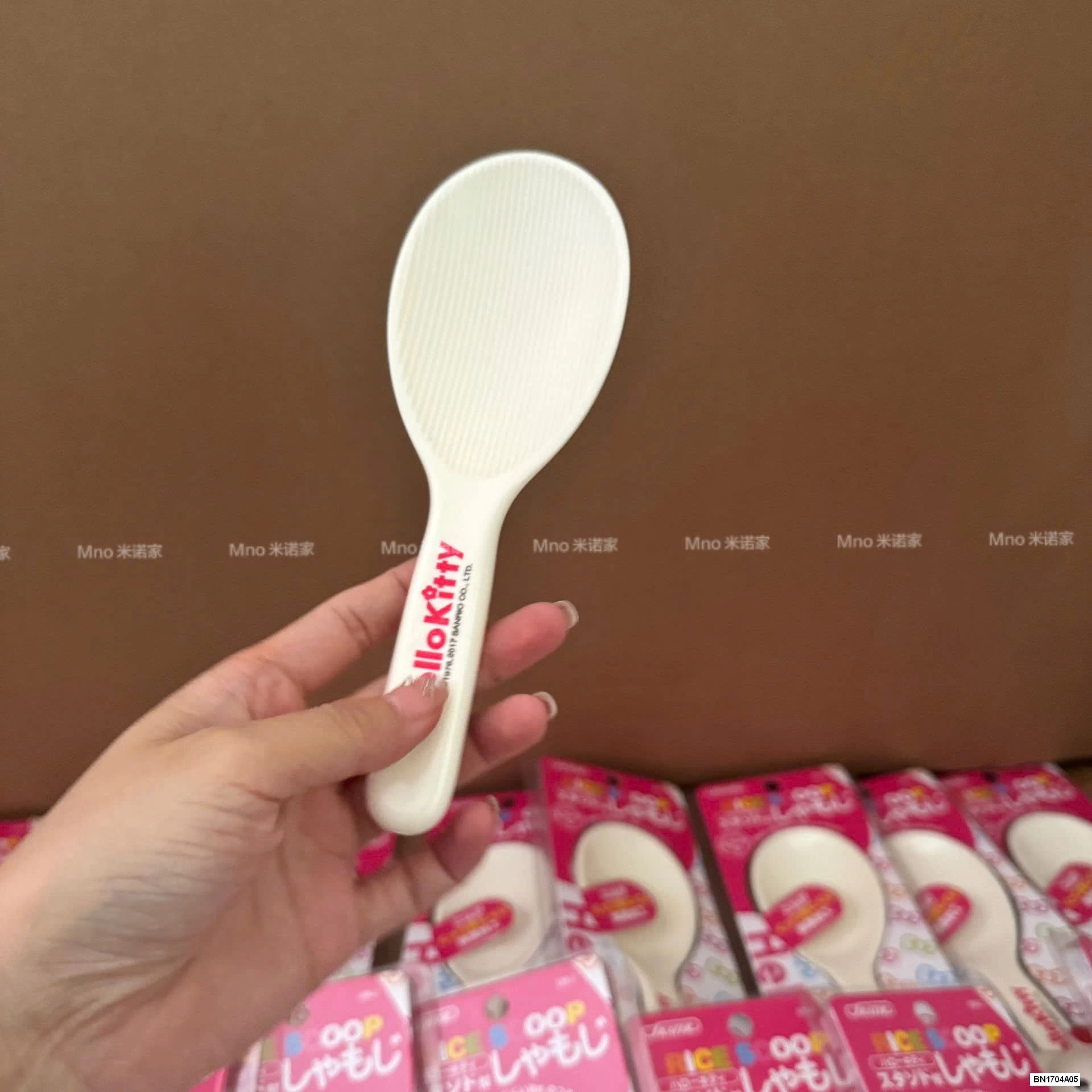 MUÔI CỚI CƠM KITTY CHỐNG DÍNH