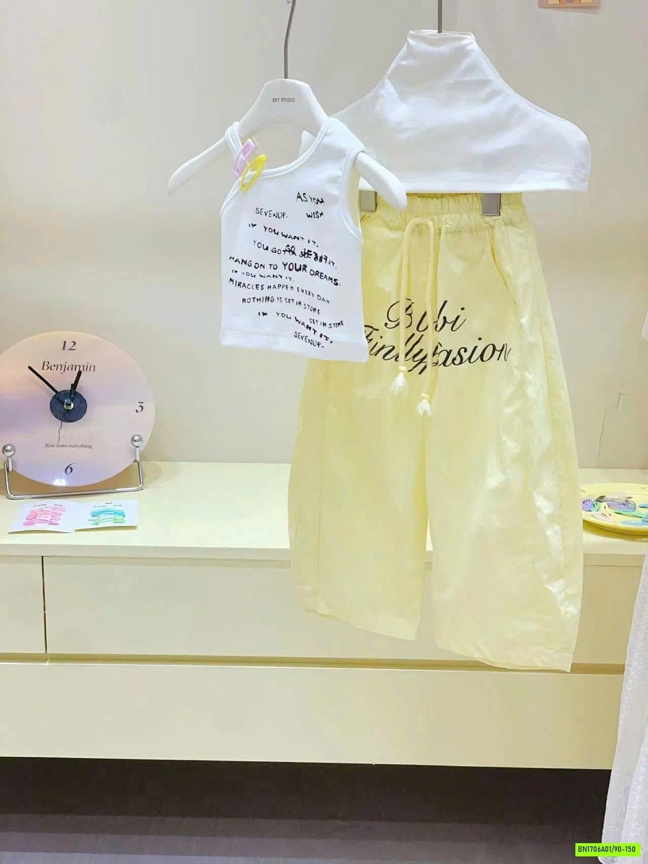 SÉT ÁO TRỄ VAI MIX QUẦN BAGGY VÀNG