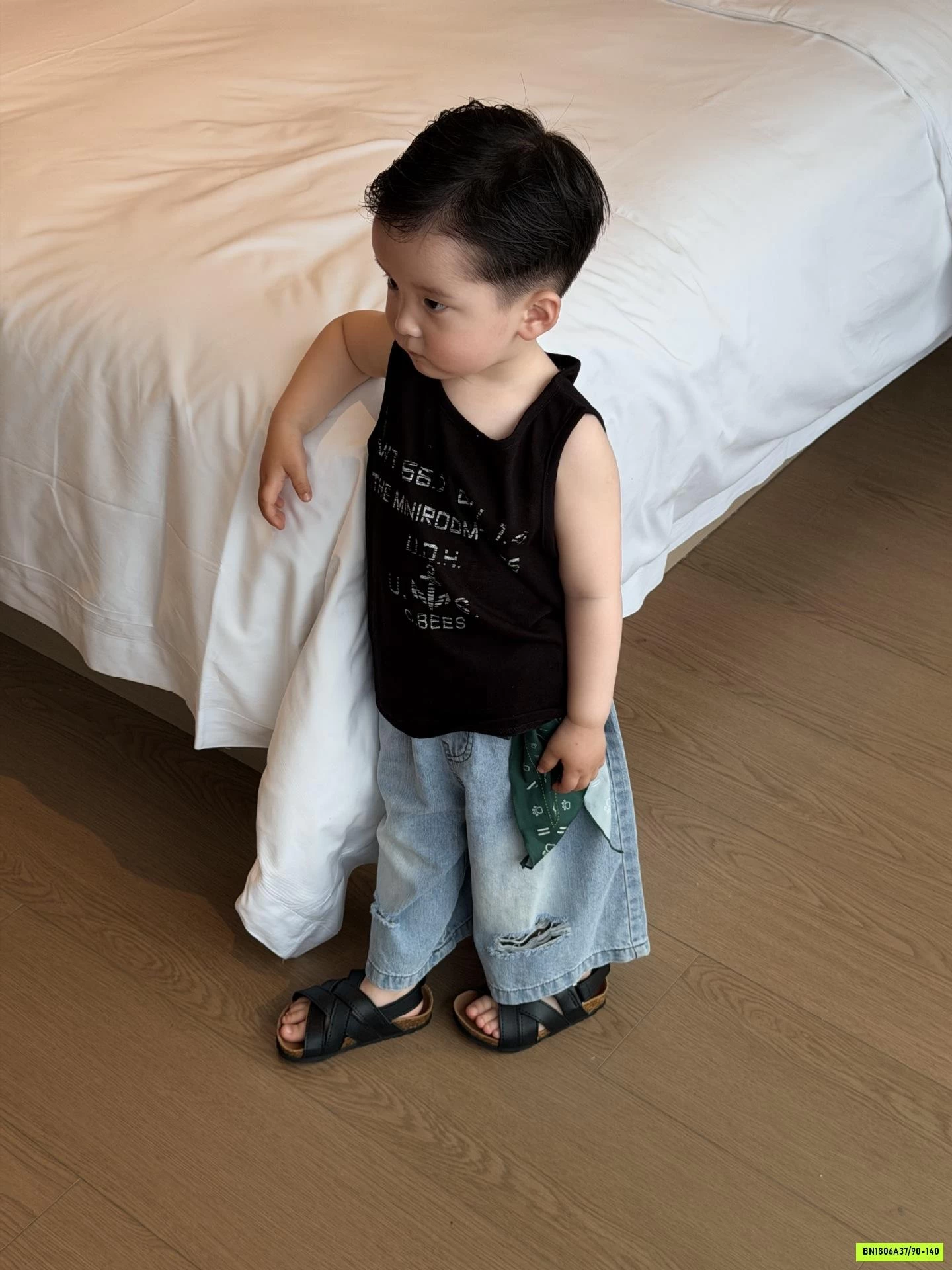 ÁO SÁT NÁCH IN CHỮ