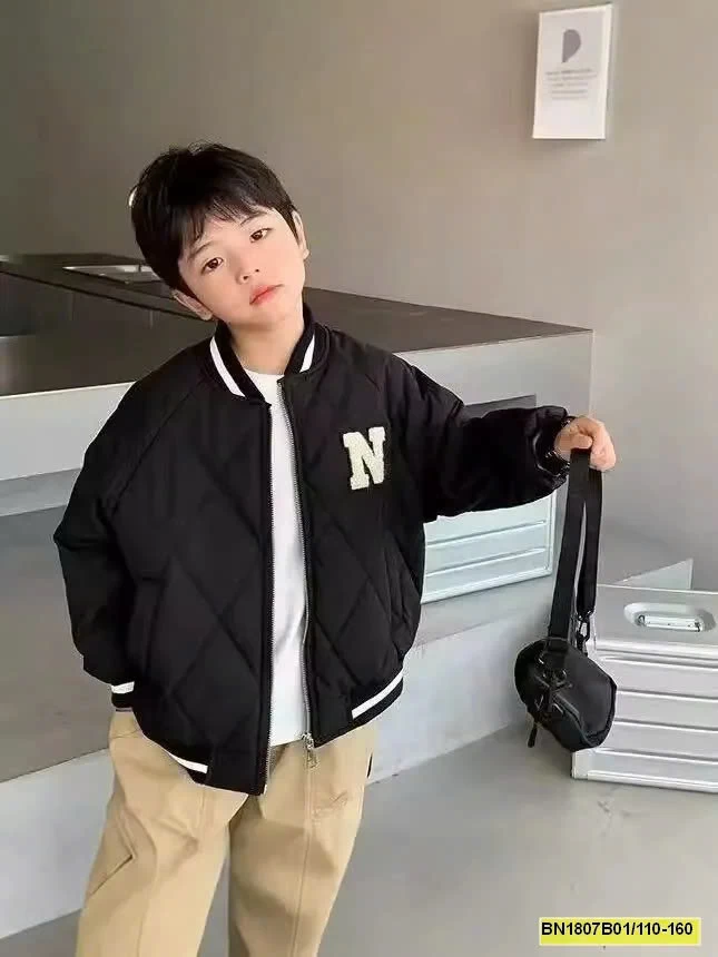 Áo khoác bomber thêu chữ