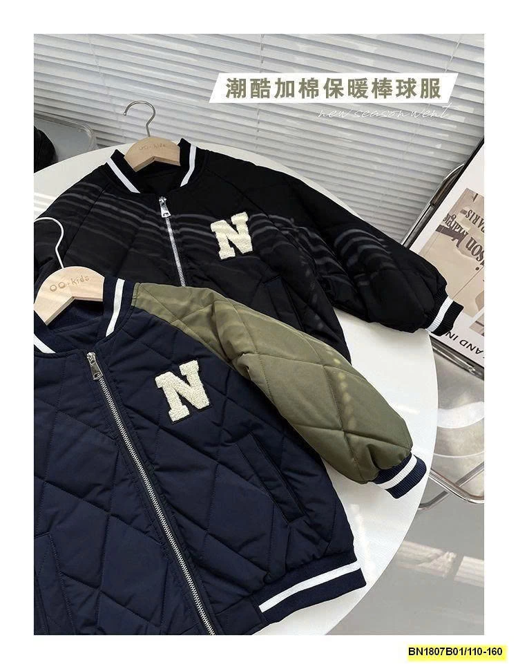 Áo khoác bomber thêu chữ