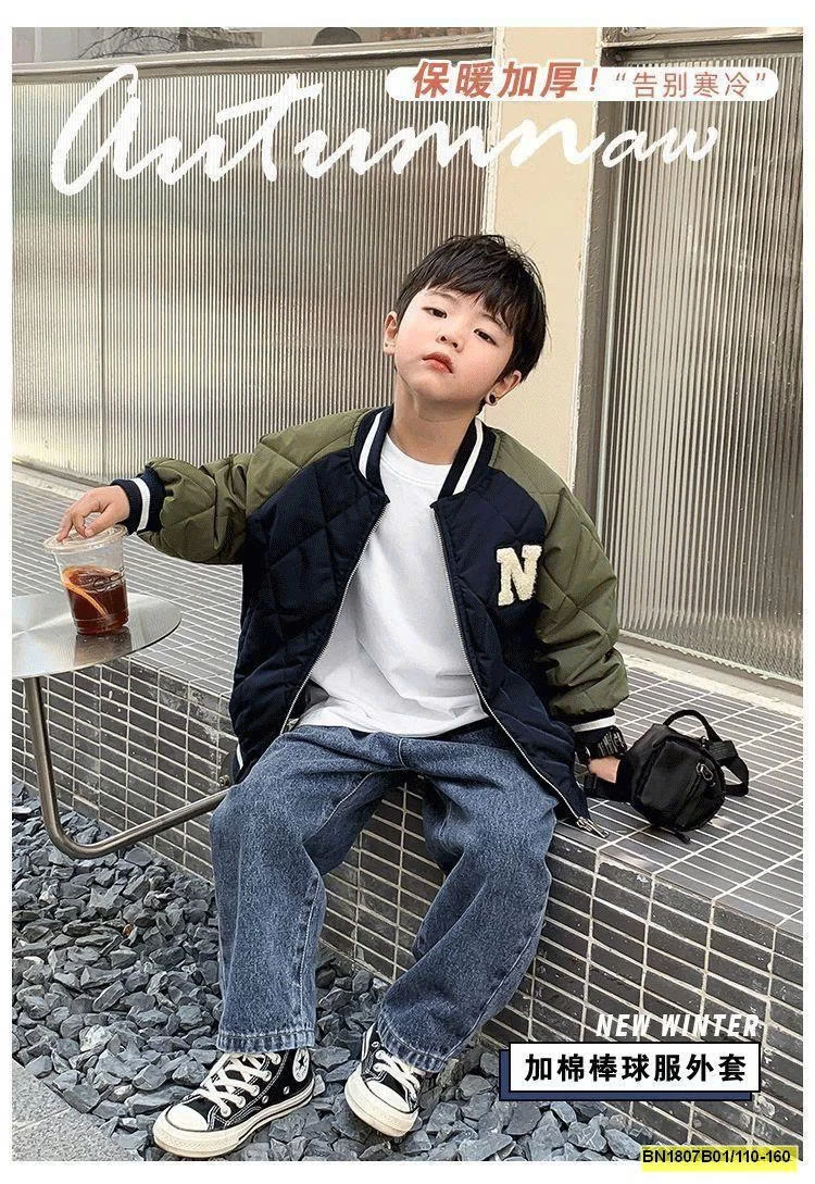 Áo khoác bomber thêu chữ