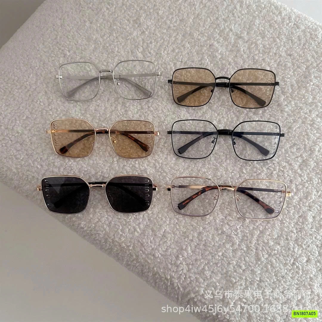 KÍNH VUÔNG THỜI TRANG CHỮ MIN