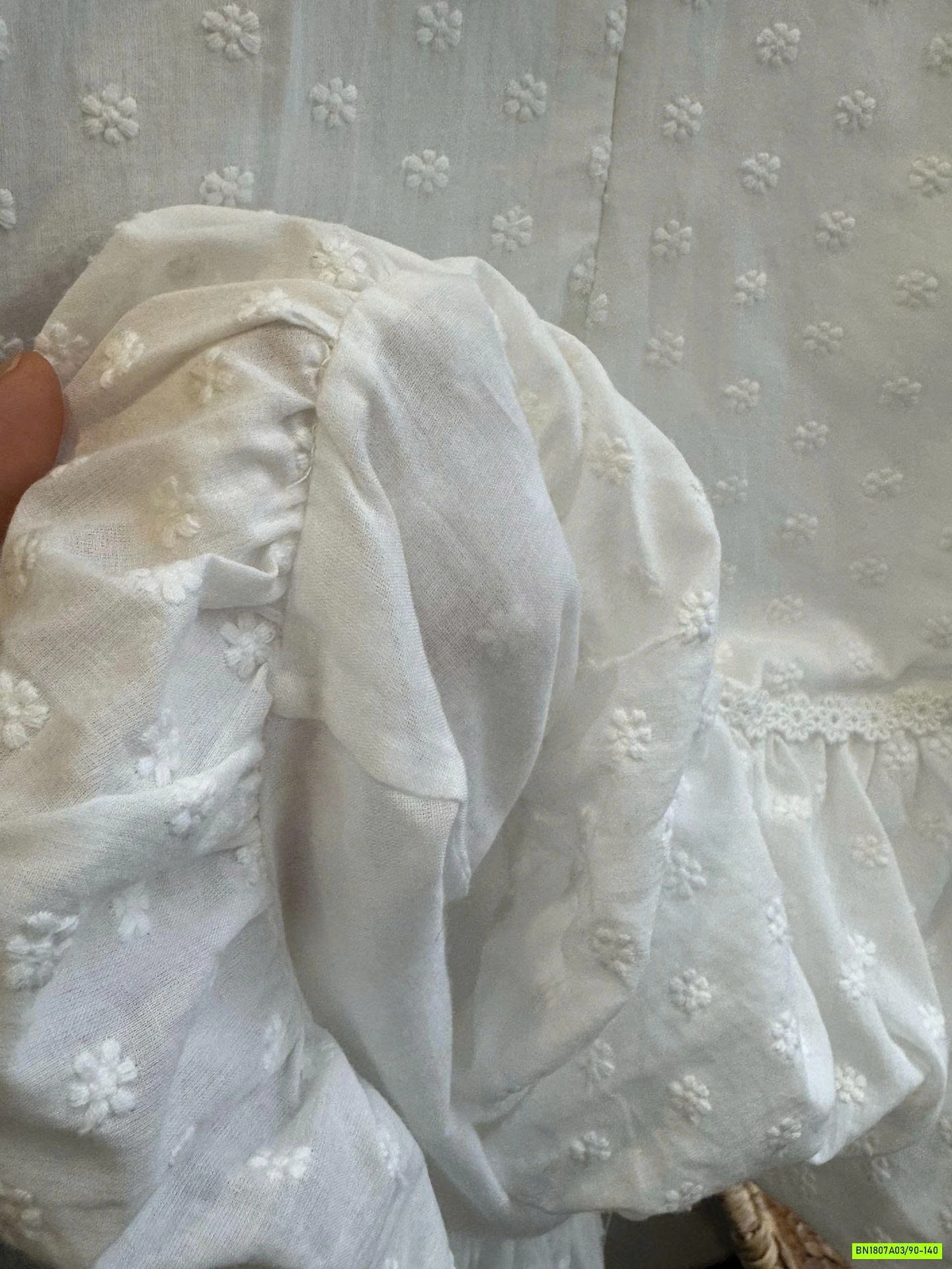 ĐẦM BÍ CỔ SEN THÊU NỔI