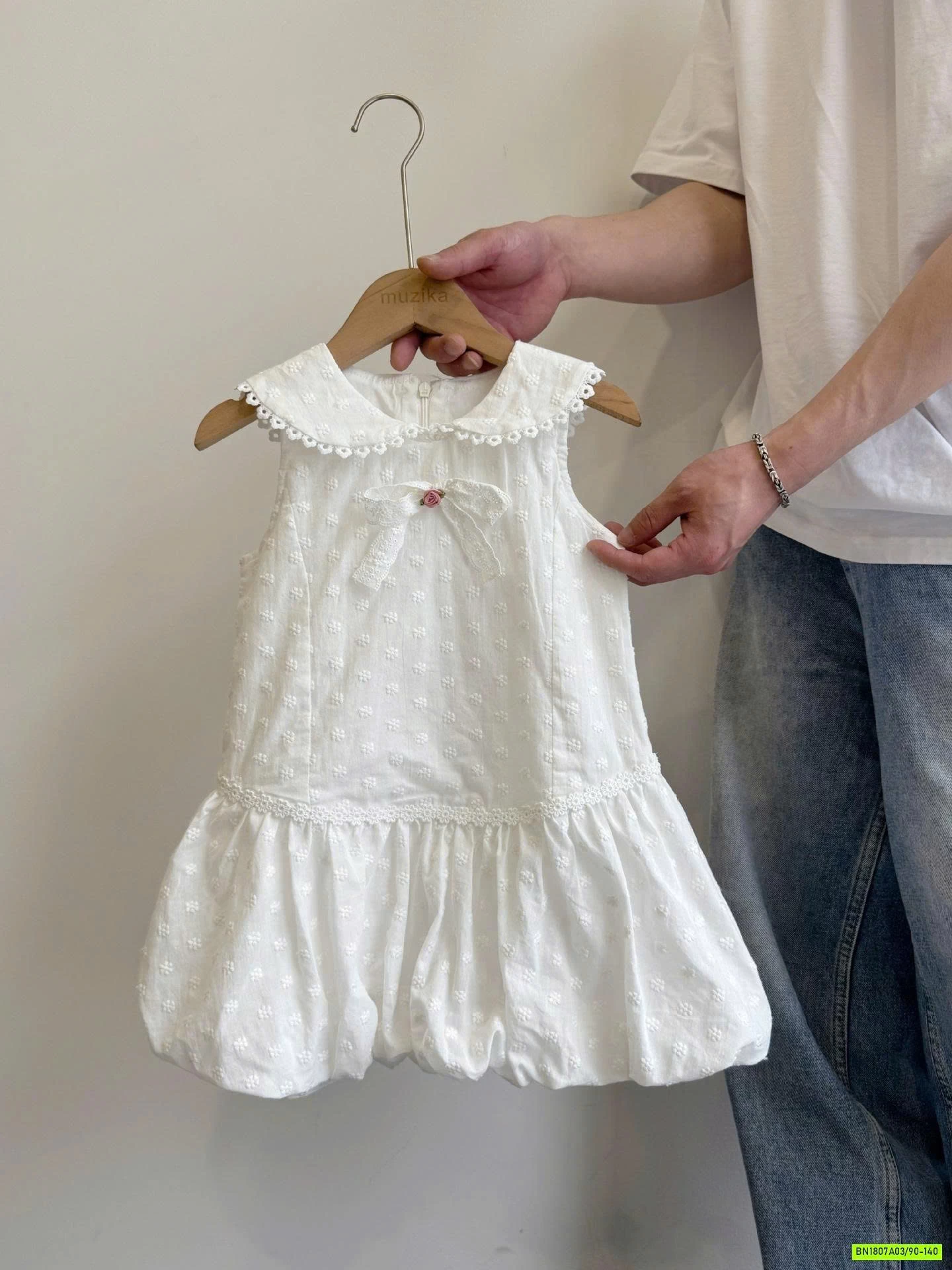 ĐẦM BÍ CỔ SEN THÊU NỔI