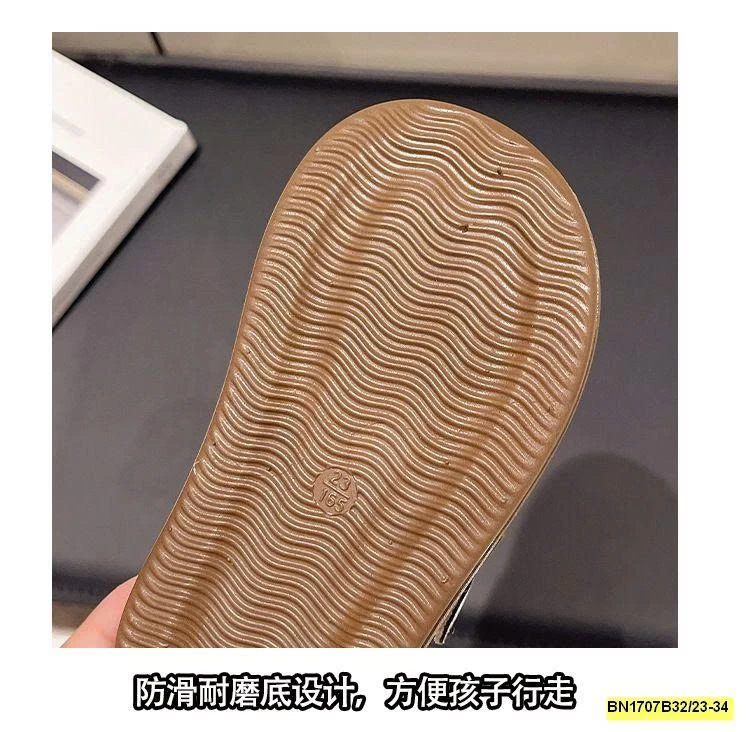 GIÀY DA LỘN CHẤM BI