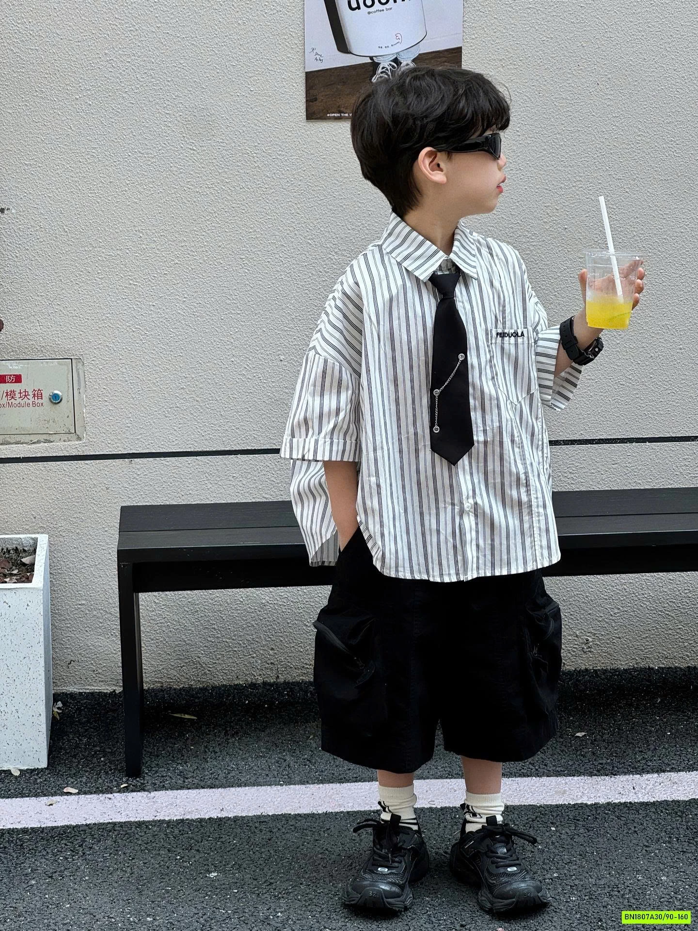 SƠ MI SỌC ĐEN ĐUÔI TÔM KÈM CÀ VẠT