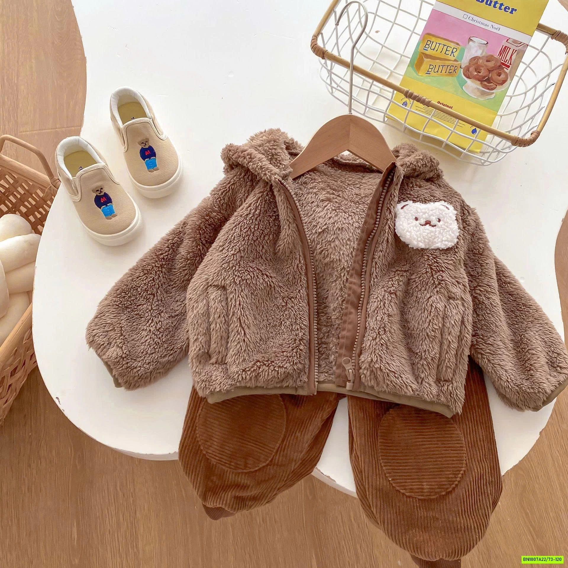 KHOÁC LÔNG LIỀN MŨ GẮN GẤU