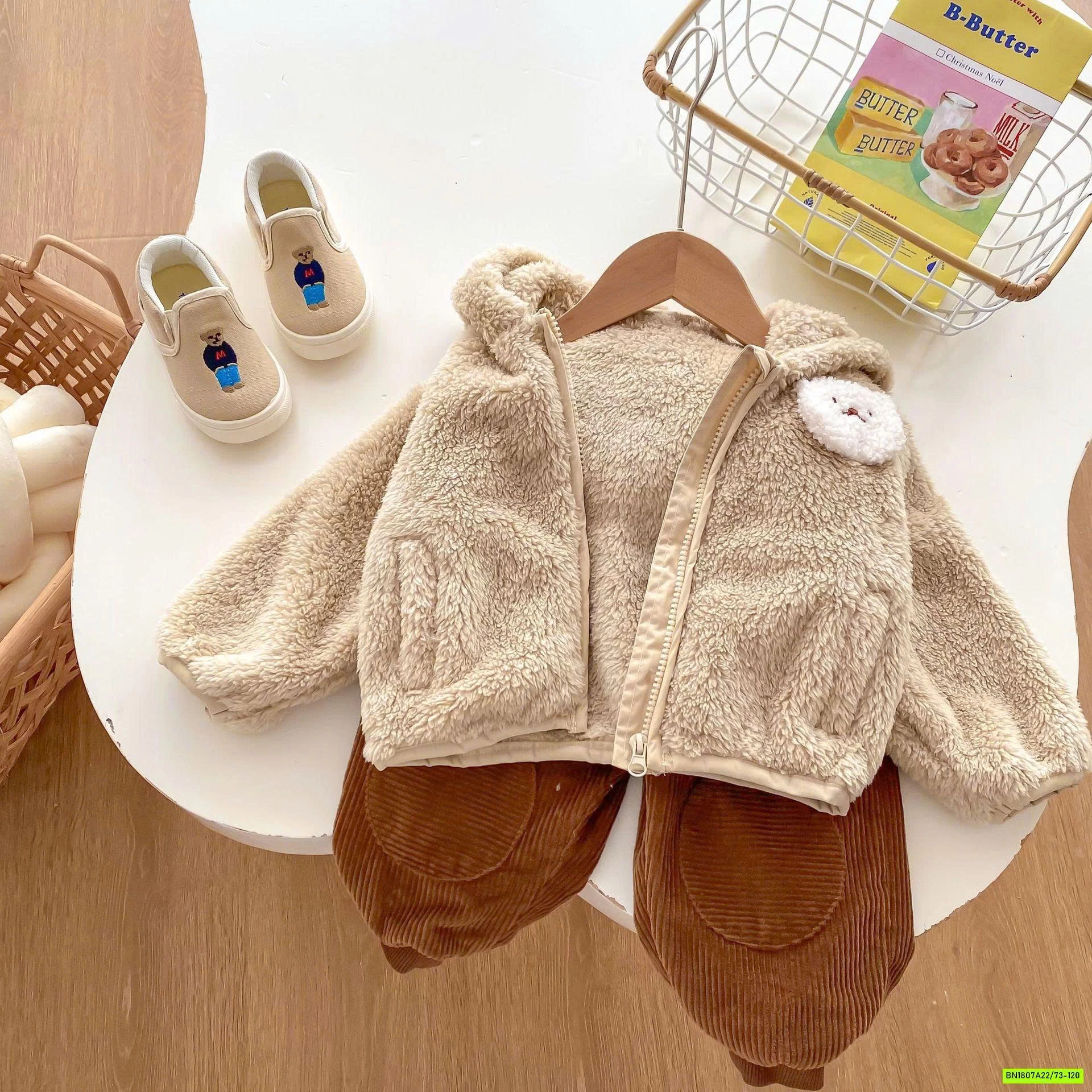 KHOÁC LÔNG LIỀN MŨ GẮN GẤU