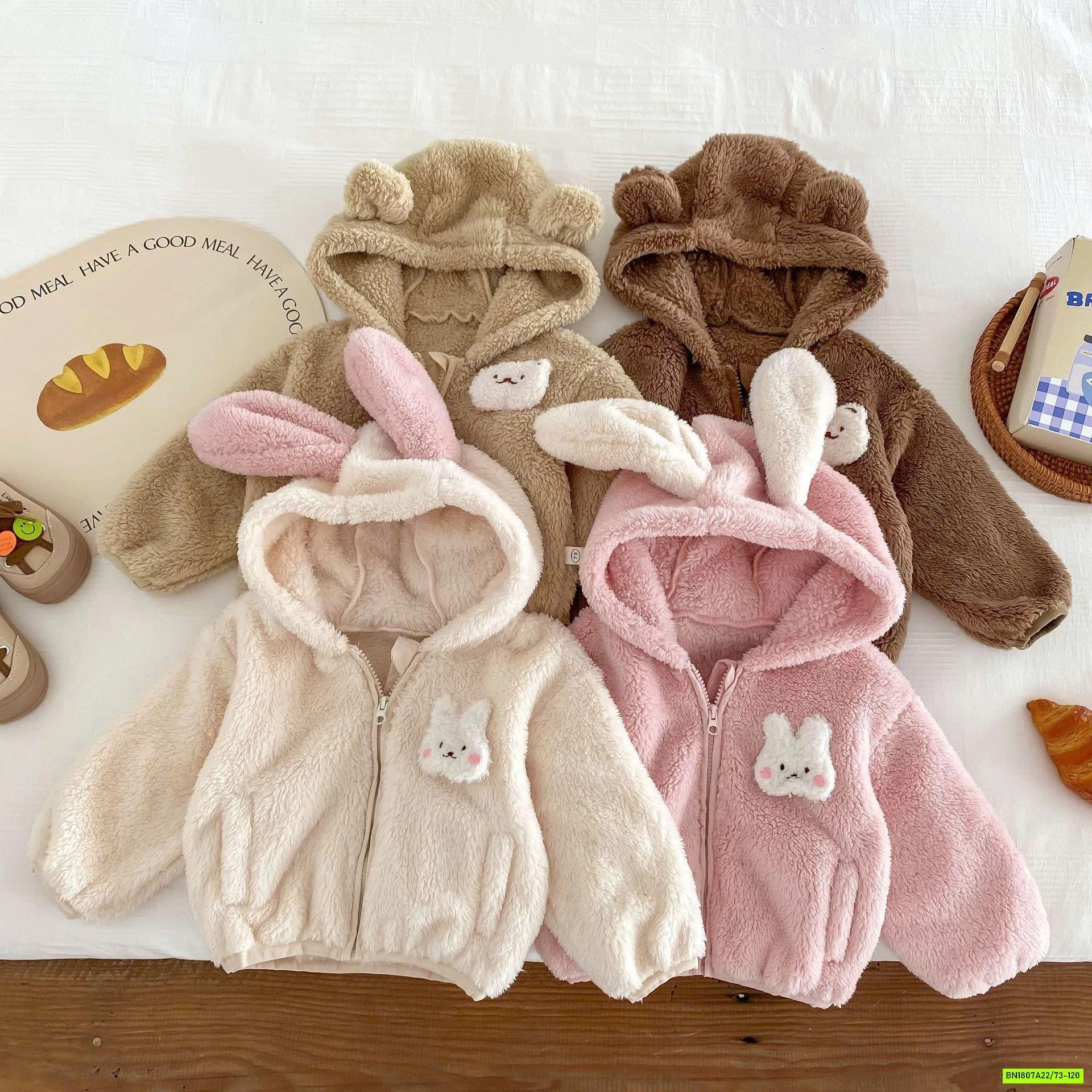 KHOÁC LÔNG LIỀN MŨ GẮN GẤU