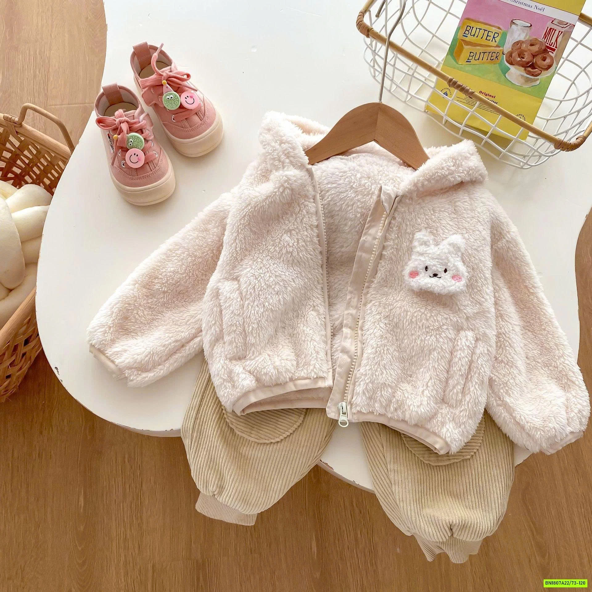 KHOÁC LÔNG LIỀN MŨ GẮN GẤU