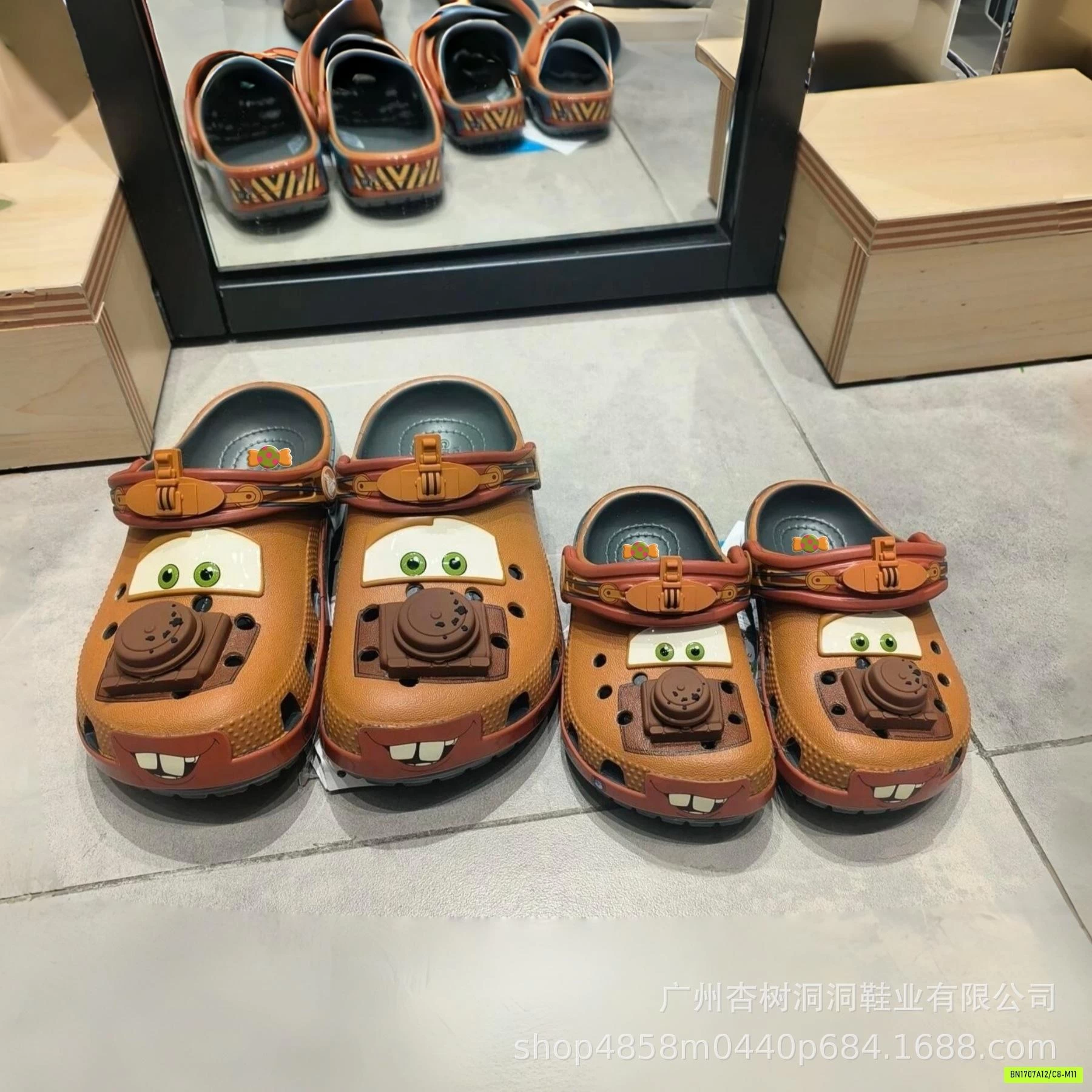 CROCS XE NÂU