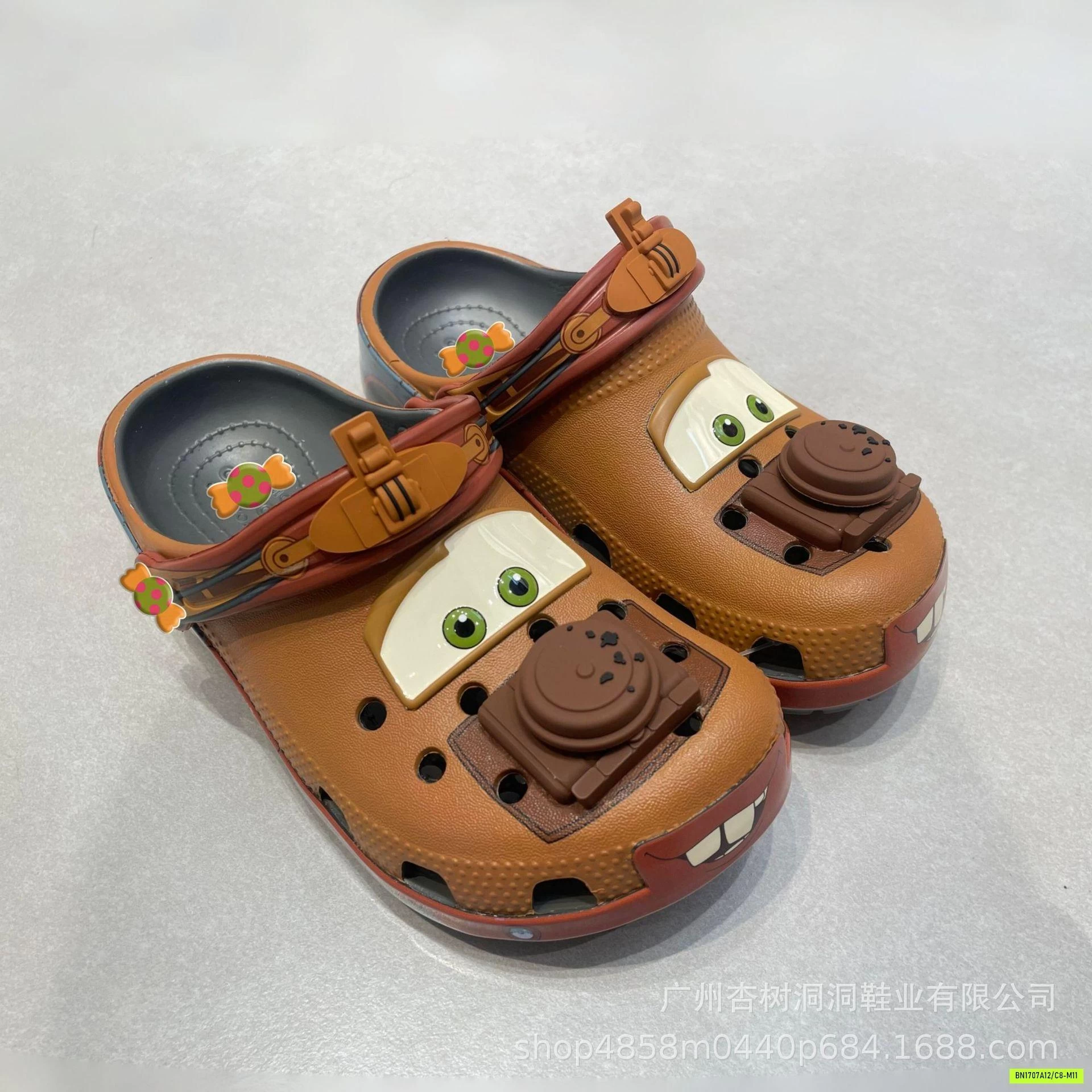 CROCS XE NÂU