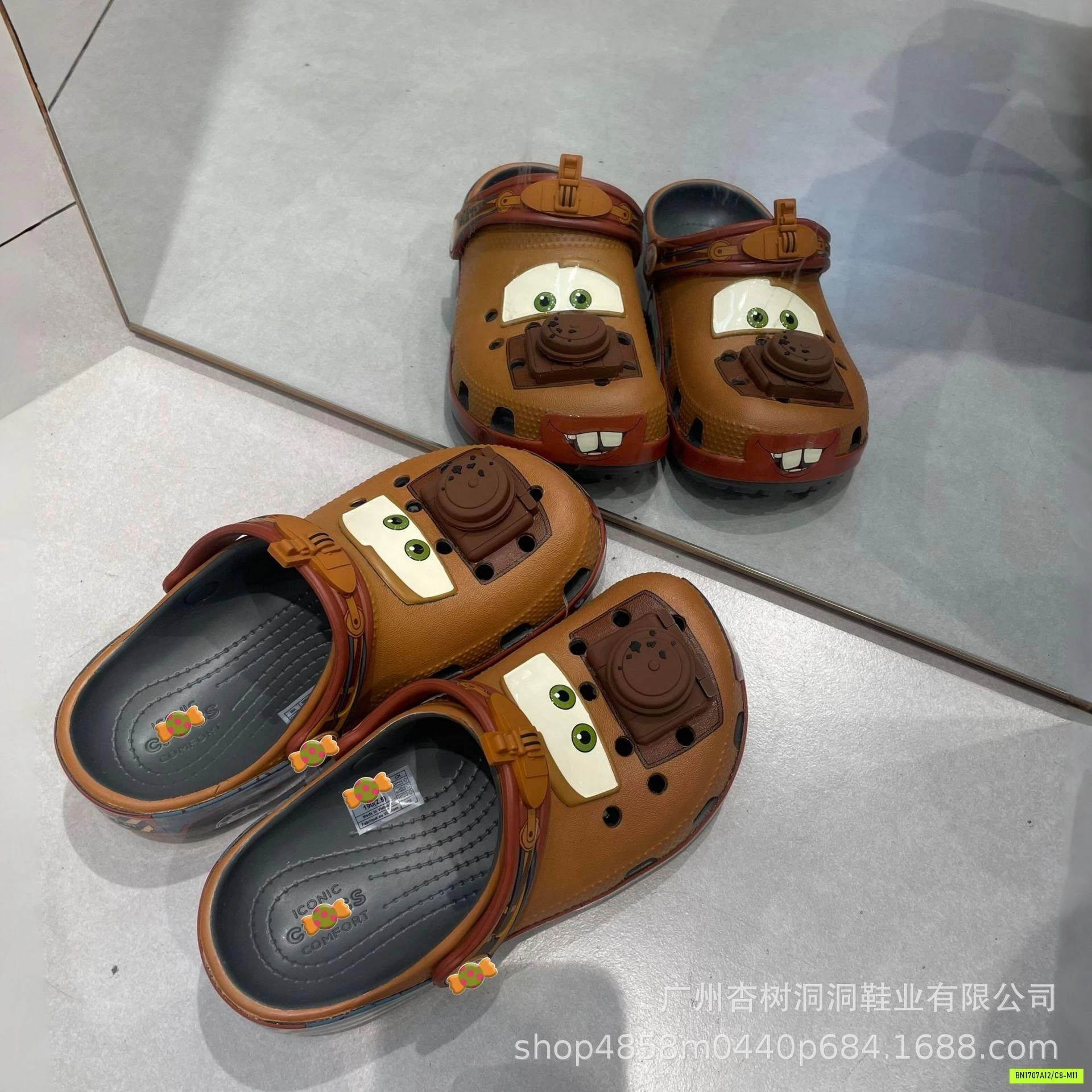 CROCS XE NÂU