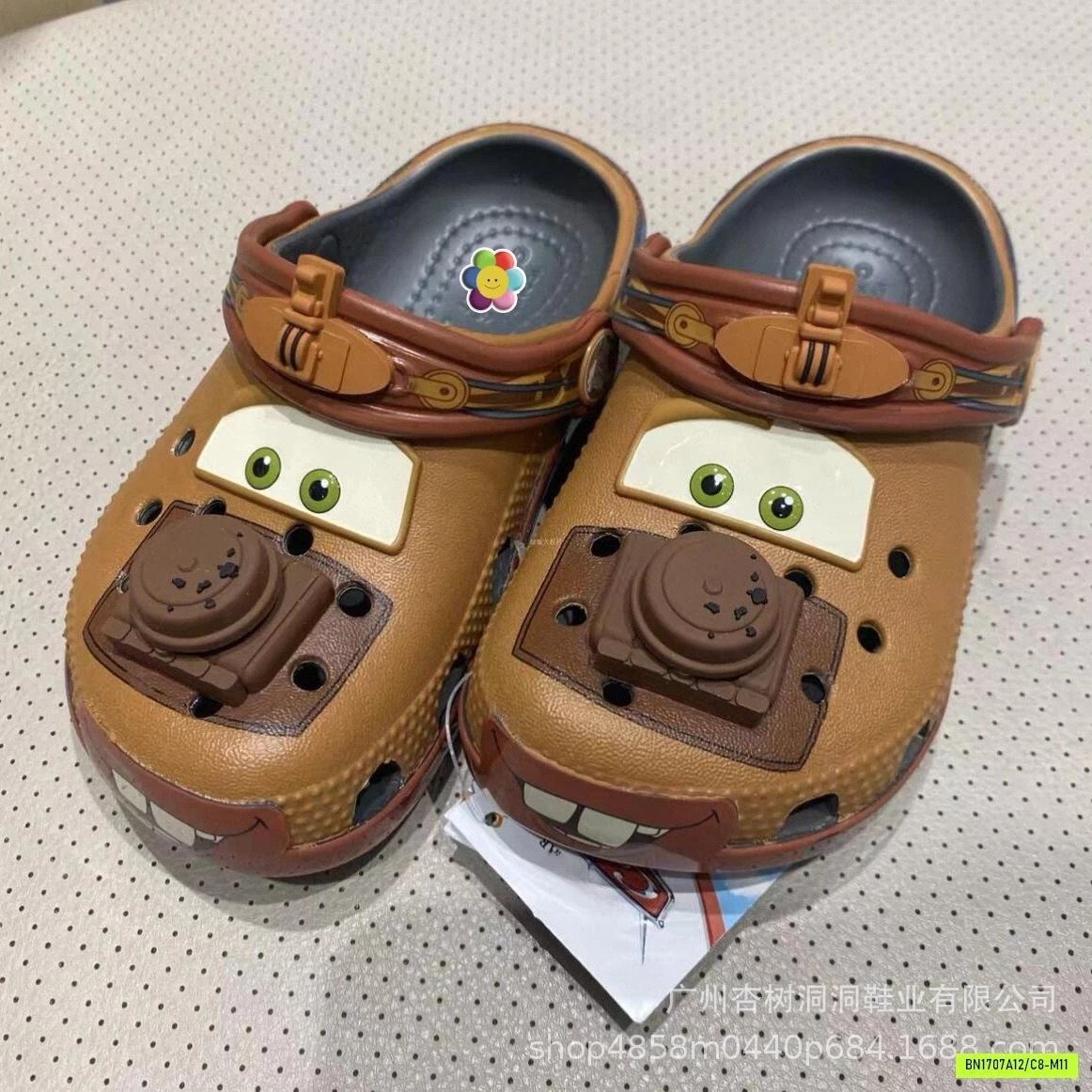 CROCS XE NÂU