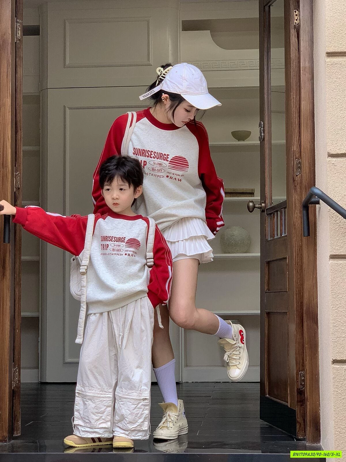 ÁO NỈ SỌC VAI MẸ BÉ