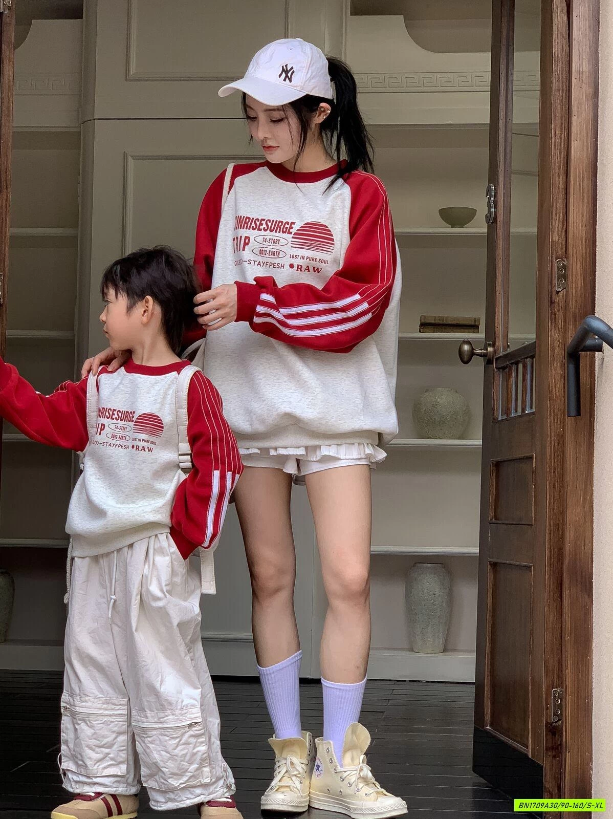 ÁO NỈ SỌC VAI MẸ BÉ