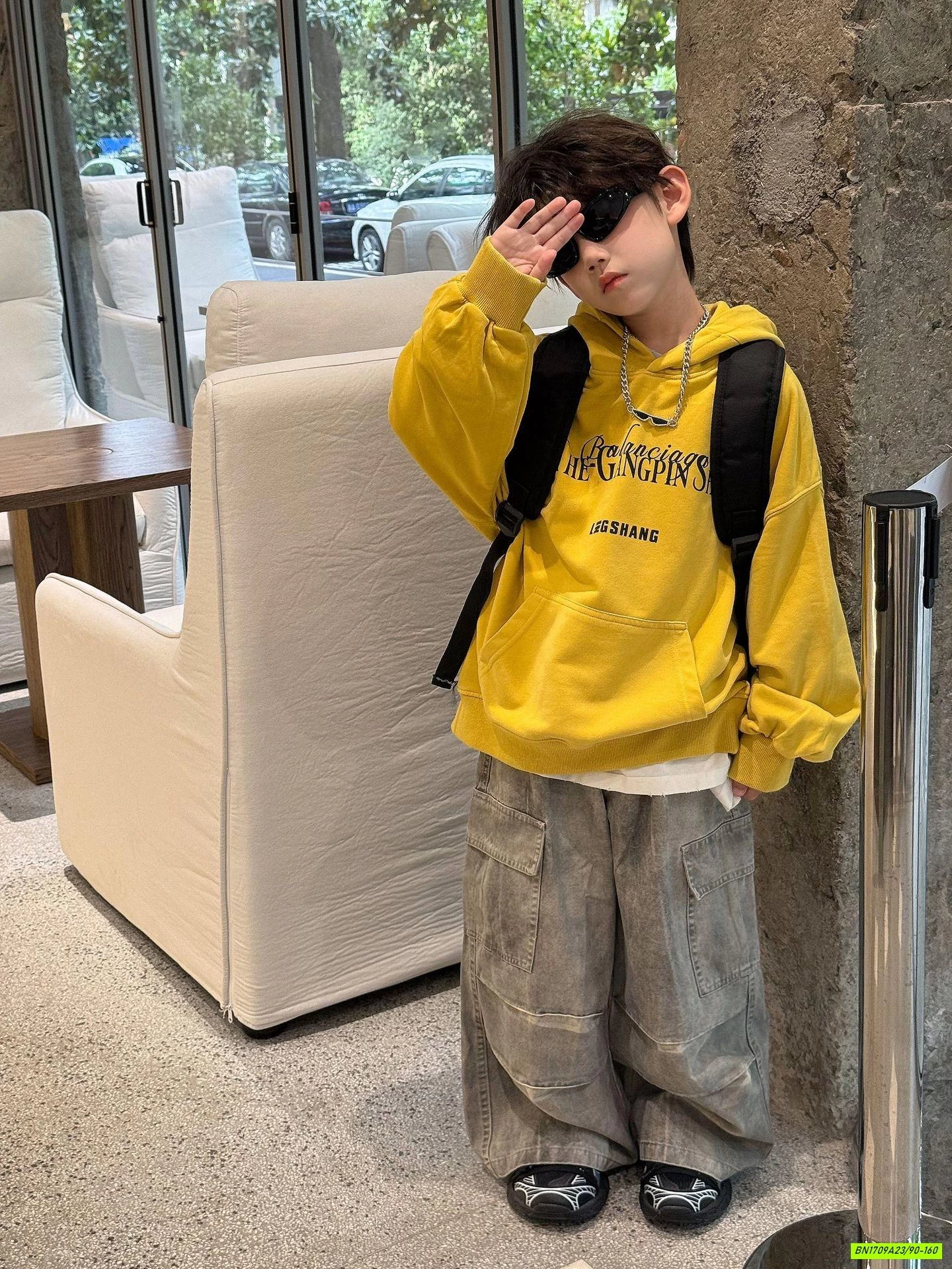 HOODIE VÀNG IN CHỮ TÚI BỤNG