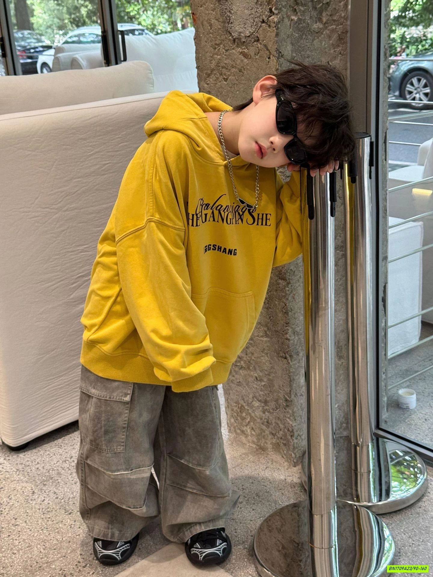 HOODIE VÀNG IN CHỮ TÚI BỤNG