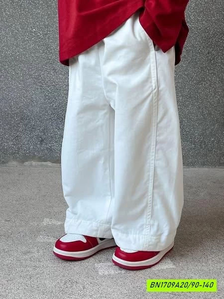 ÁO NỈ PHỐI ĐỎ MIX QUẦN SUÔNG TRẮNG