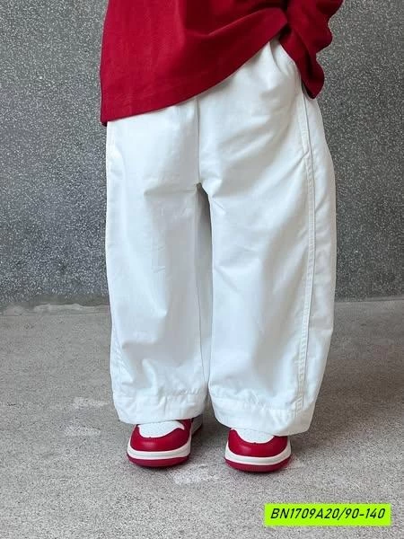 ÁO NỈ PHỐI ĐỎ MIX QUẦN SUÔNG TRẮNG