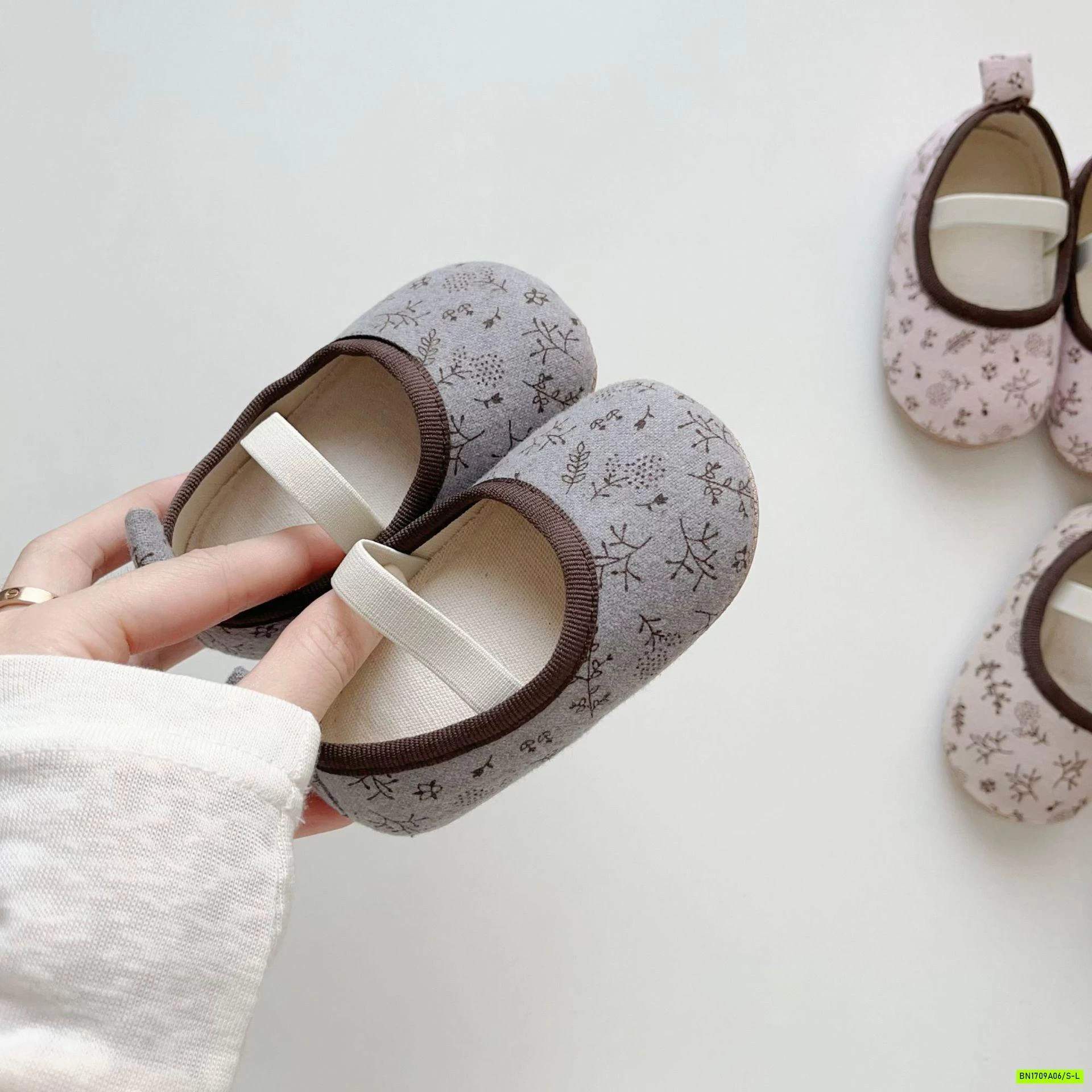 GIÀY TẬP ĐI HOA NHÍ