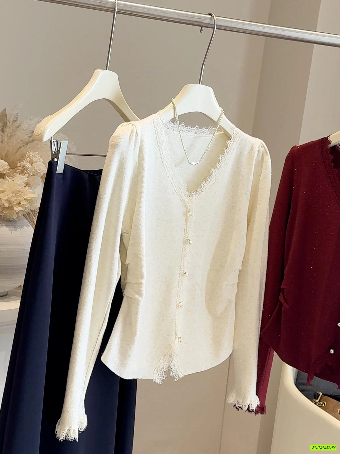 ÁO LEN DỆT VIỀN REN NHÚN EO