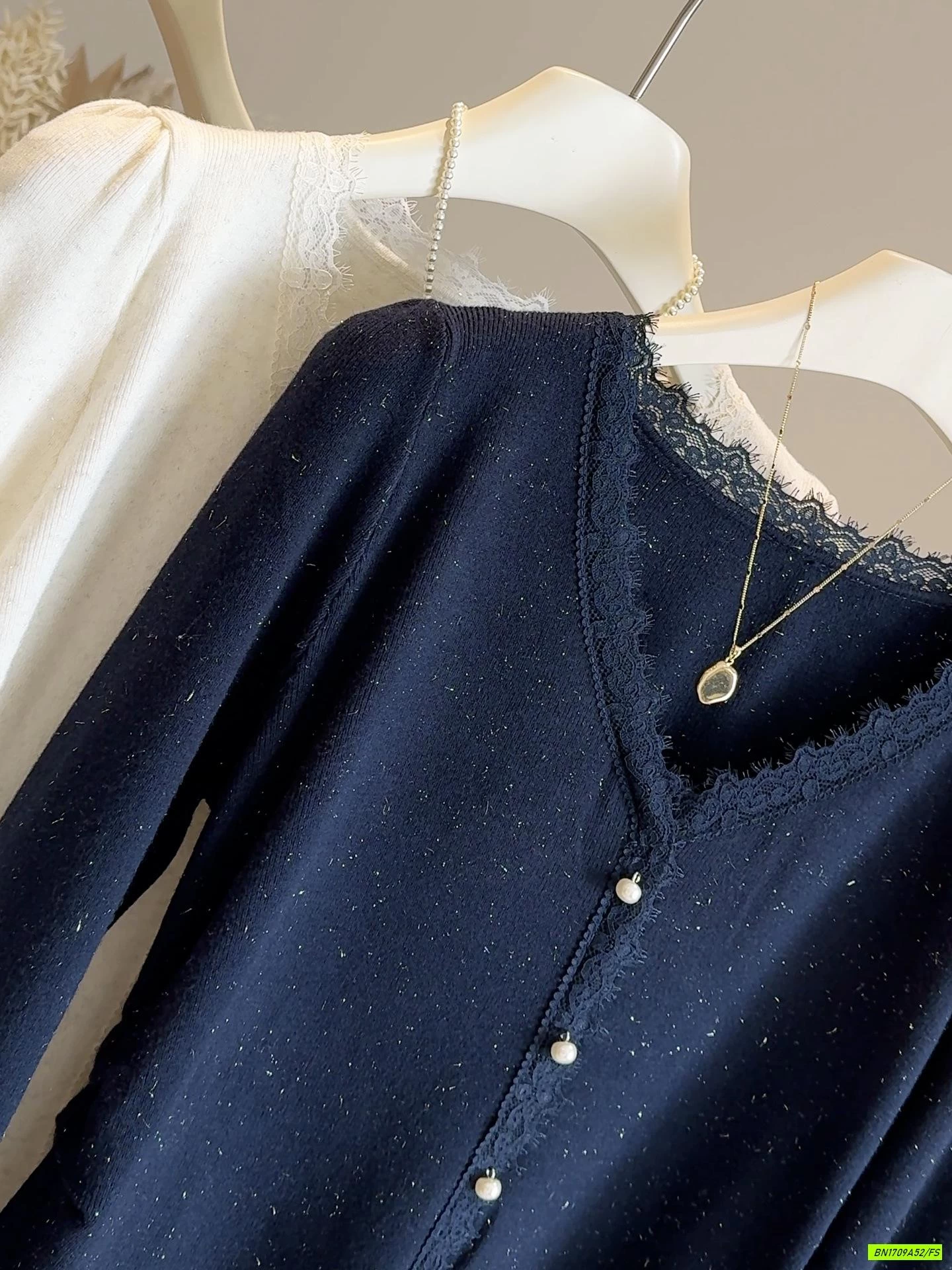 ÁO LEN DỆT VIỀN REN NHÚN EO