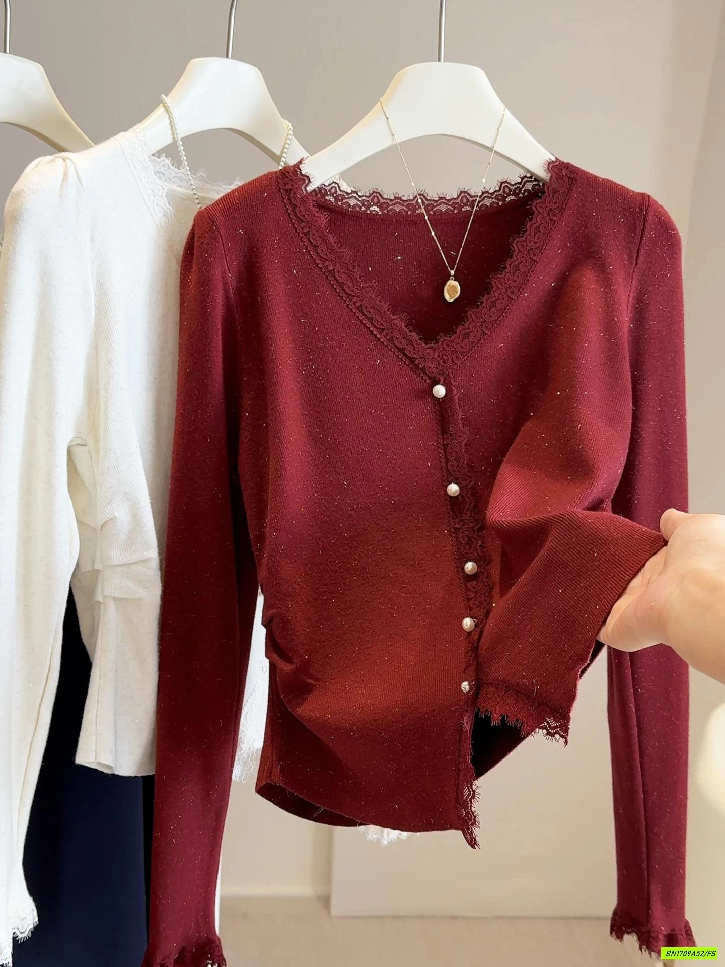 ÁO LEN DỆT VIỀN REN NHÚN EO