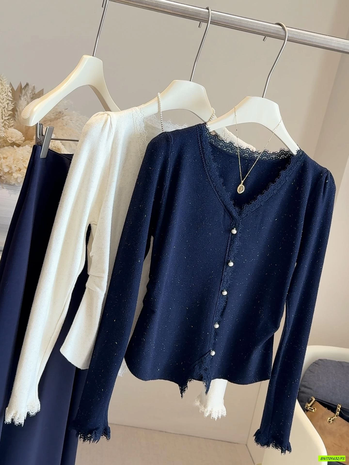 ÁO LEN DỆT VIỀN REN NHÚN EO