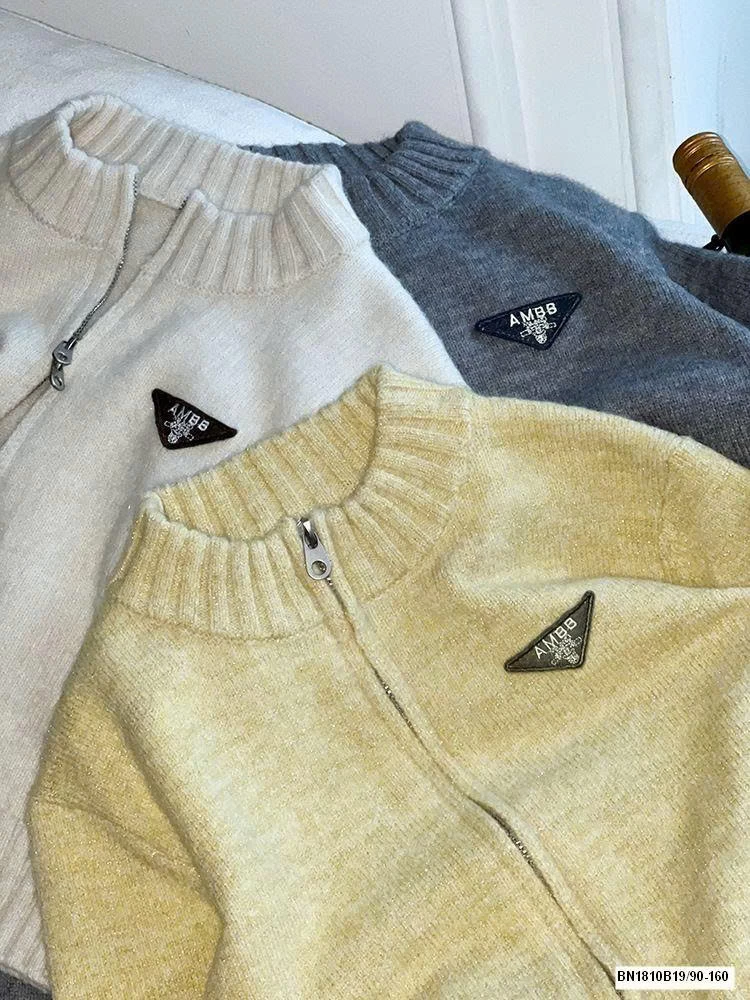 ÁO LEN KÉO KHÓA LOGO TAM GIÁC AMBB  25G095