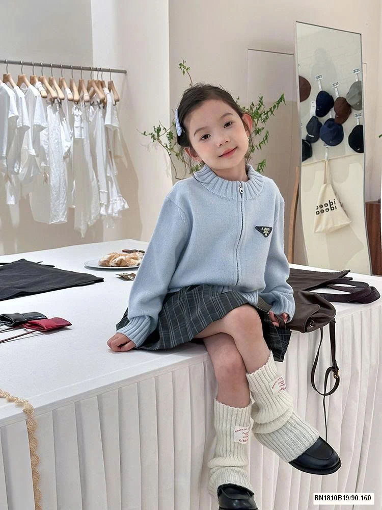 ÁO LEN KÉO KHÓA LOGO TAM GIÁC AMBB  25G095