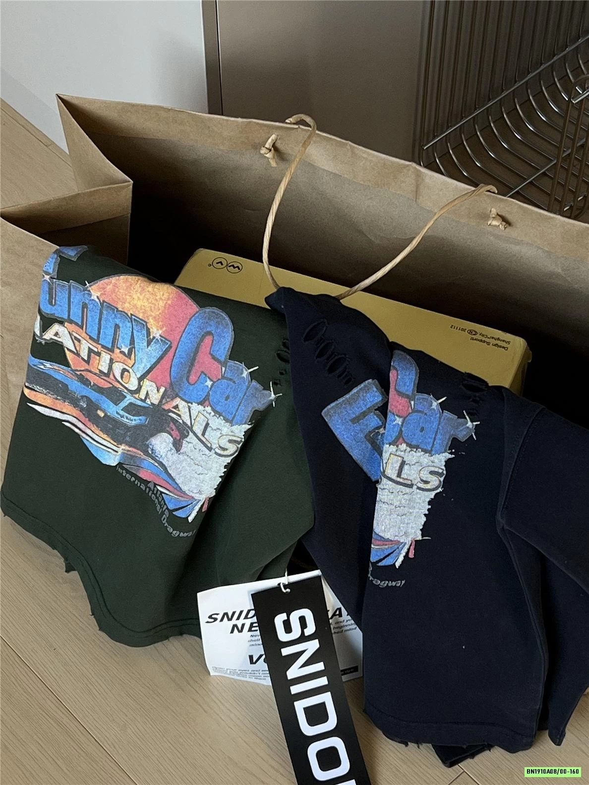 ÁO THUN IN HÌNH RÁCH GẤU