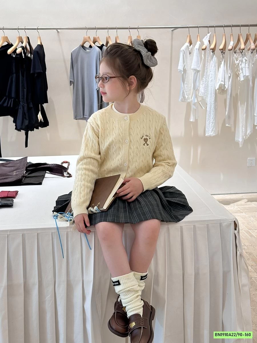 KHOÁC LEN LOGO TRÁI TIM 25G096 AMBB