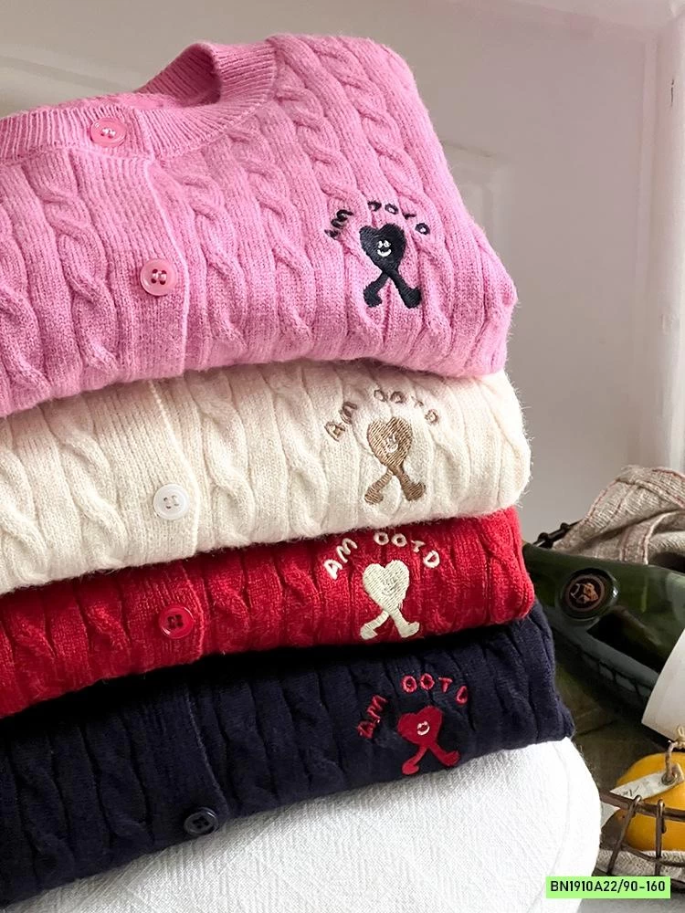 KHOÁC LEN LOGO TRÁI TIM 25G096 AMBB