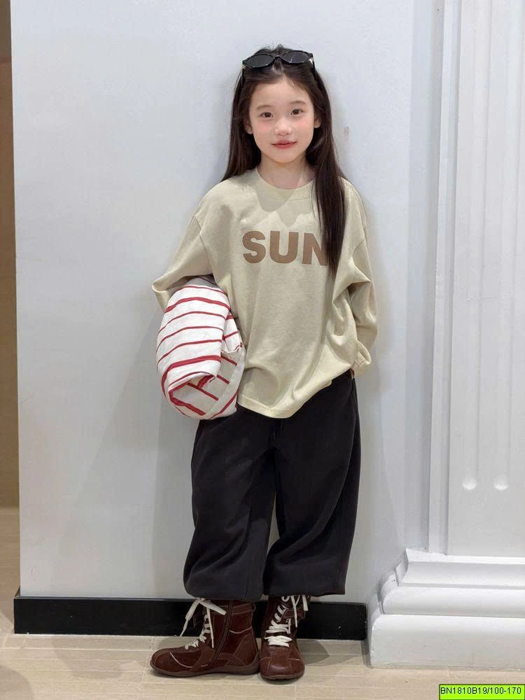 ÁO THUN CHỮ SUN DÀI TAY  AMBB  26E099
