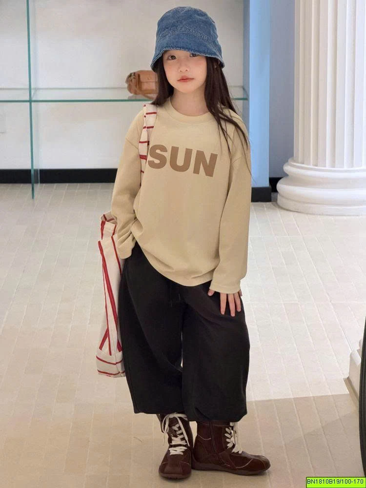 ÁO THUN CHỮ SUN DÀI TAY  AMBB  26E099