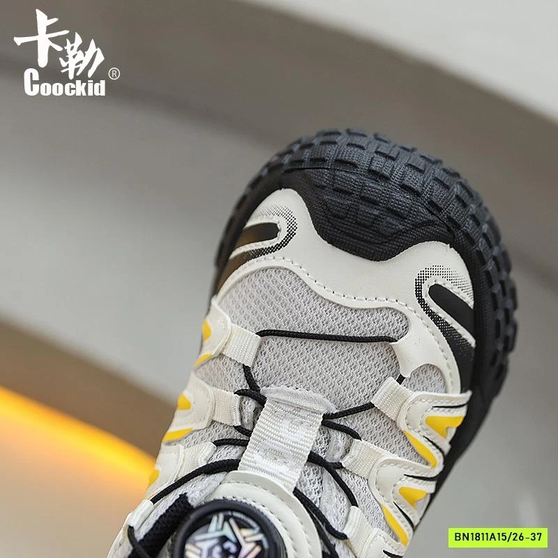 GIÀY THỂ THAO KHÓA XOAY