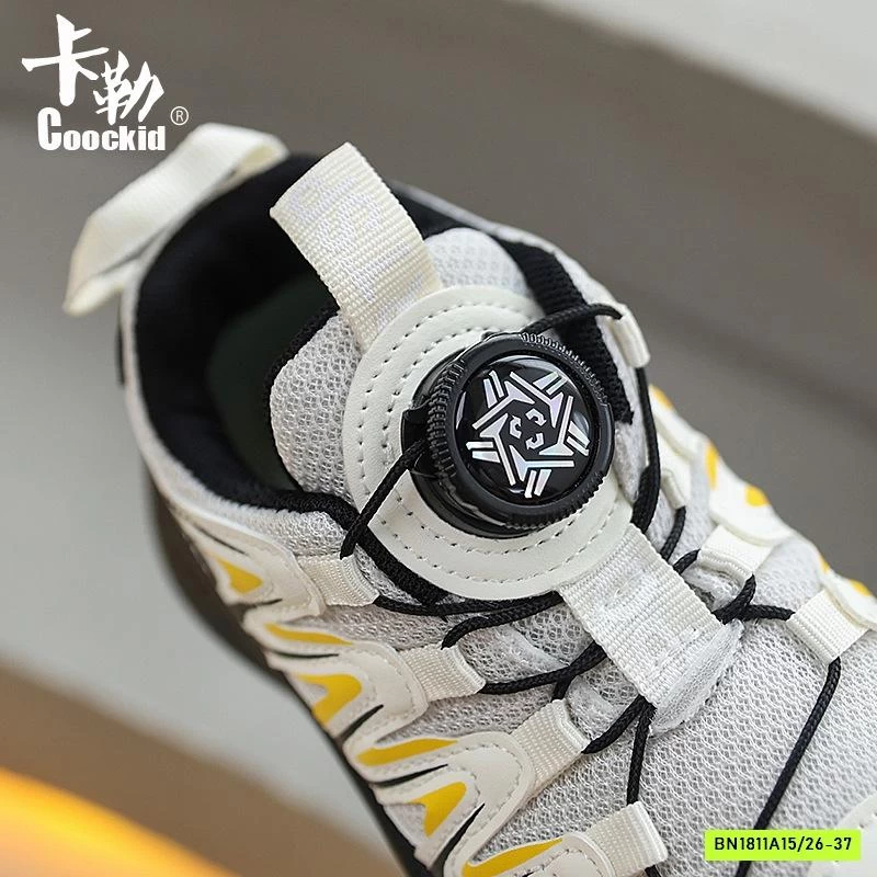 GIÀY THỂ THAO KHÓA XOAY