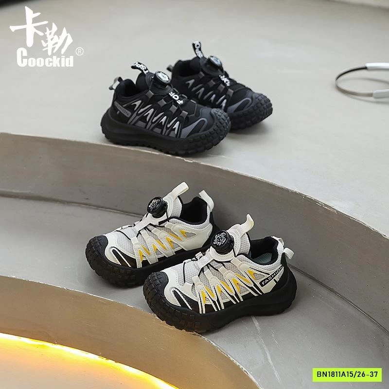 GIÀY THỂ THAO KHÓA XOAY