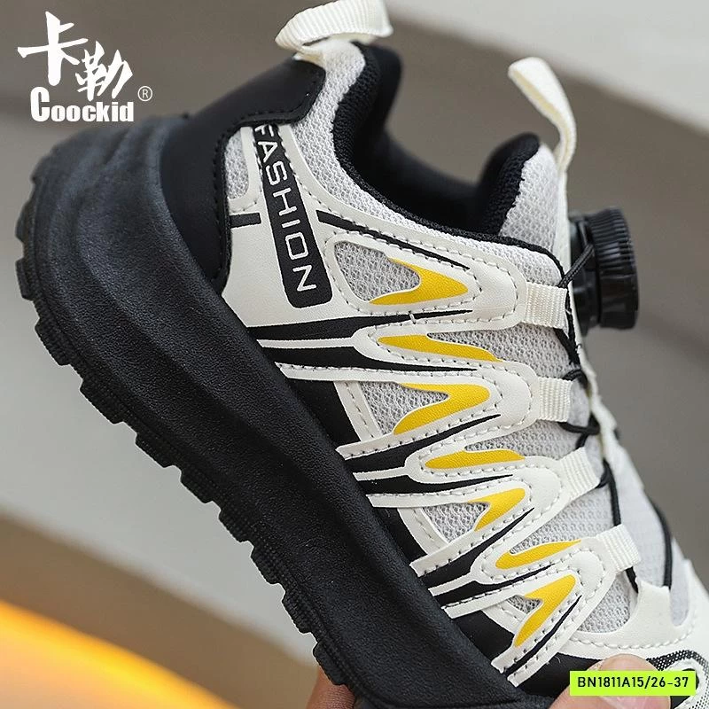 GIÀY THỂ THAO KHÓA XOAY