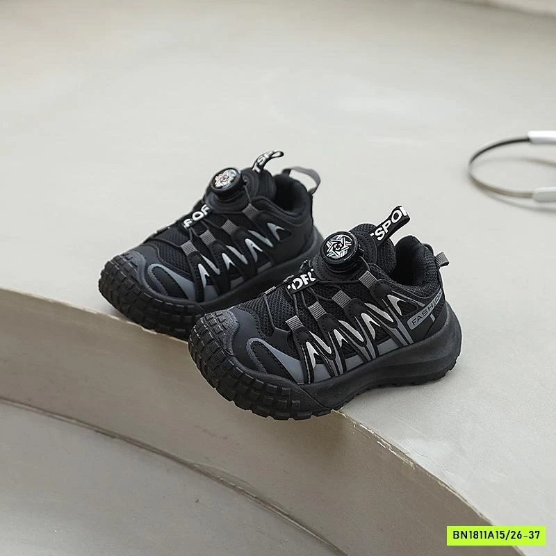 GIÀY THỂ THAO KHÓA XOAY