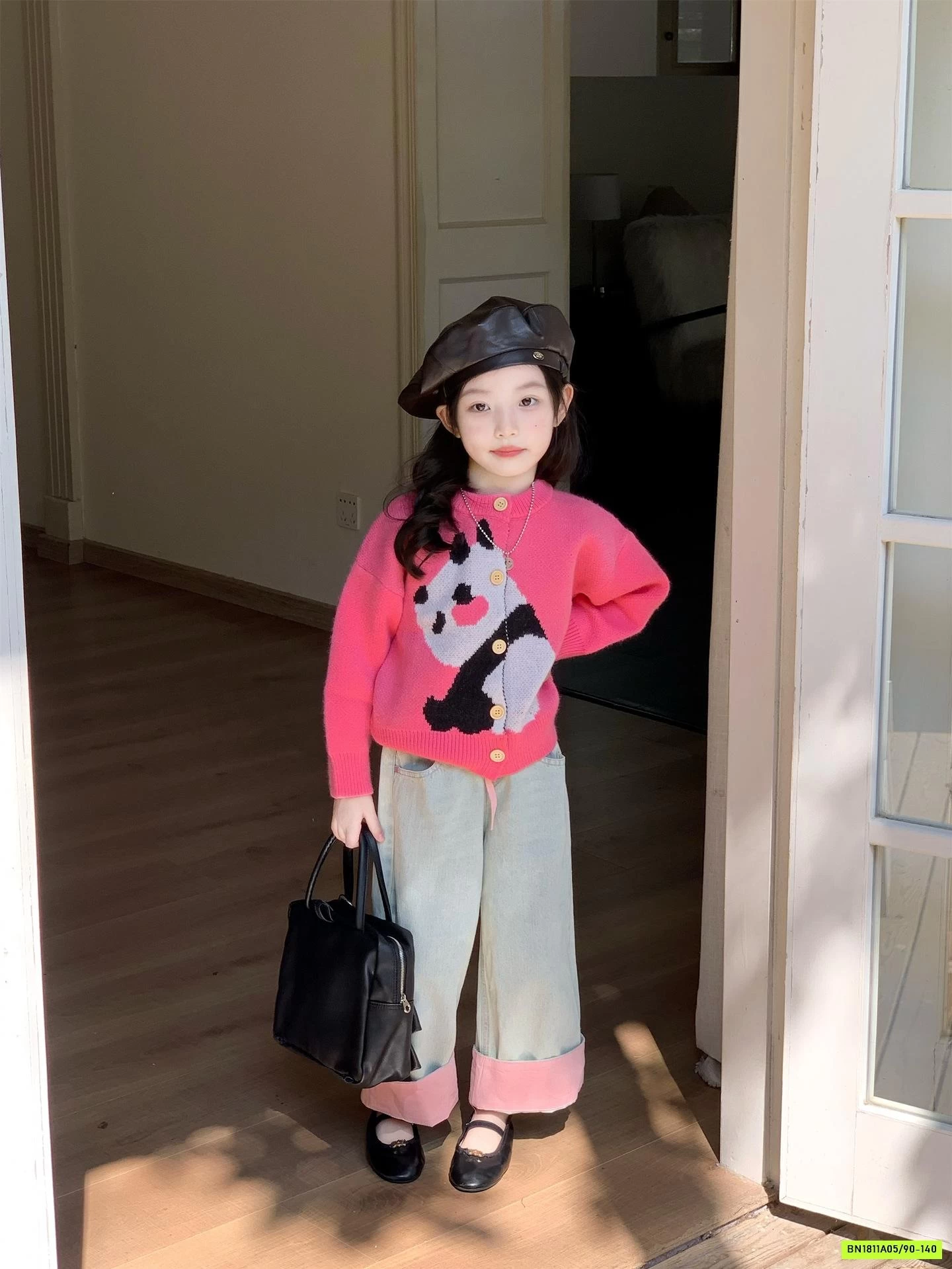 cardigan len hồng gấu trúc mix jeans suông