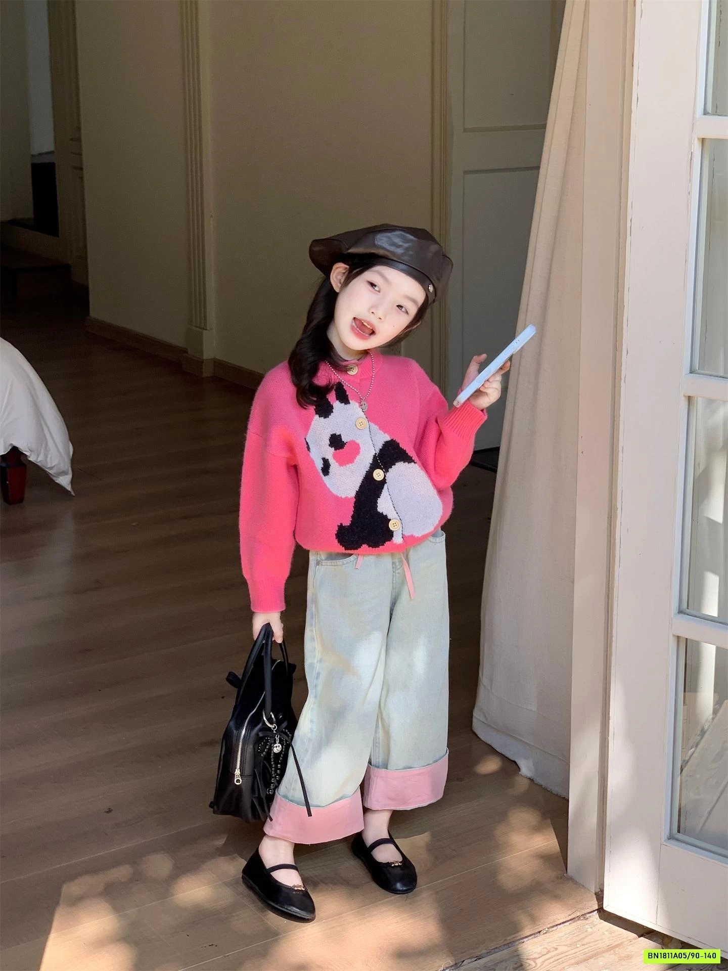 cardigan len hồng gấu trúc mix jeans suông