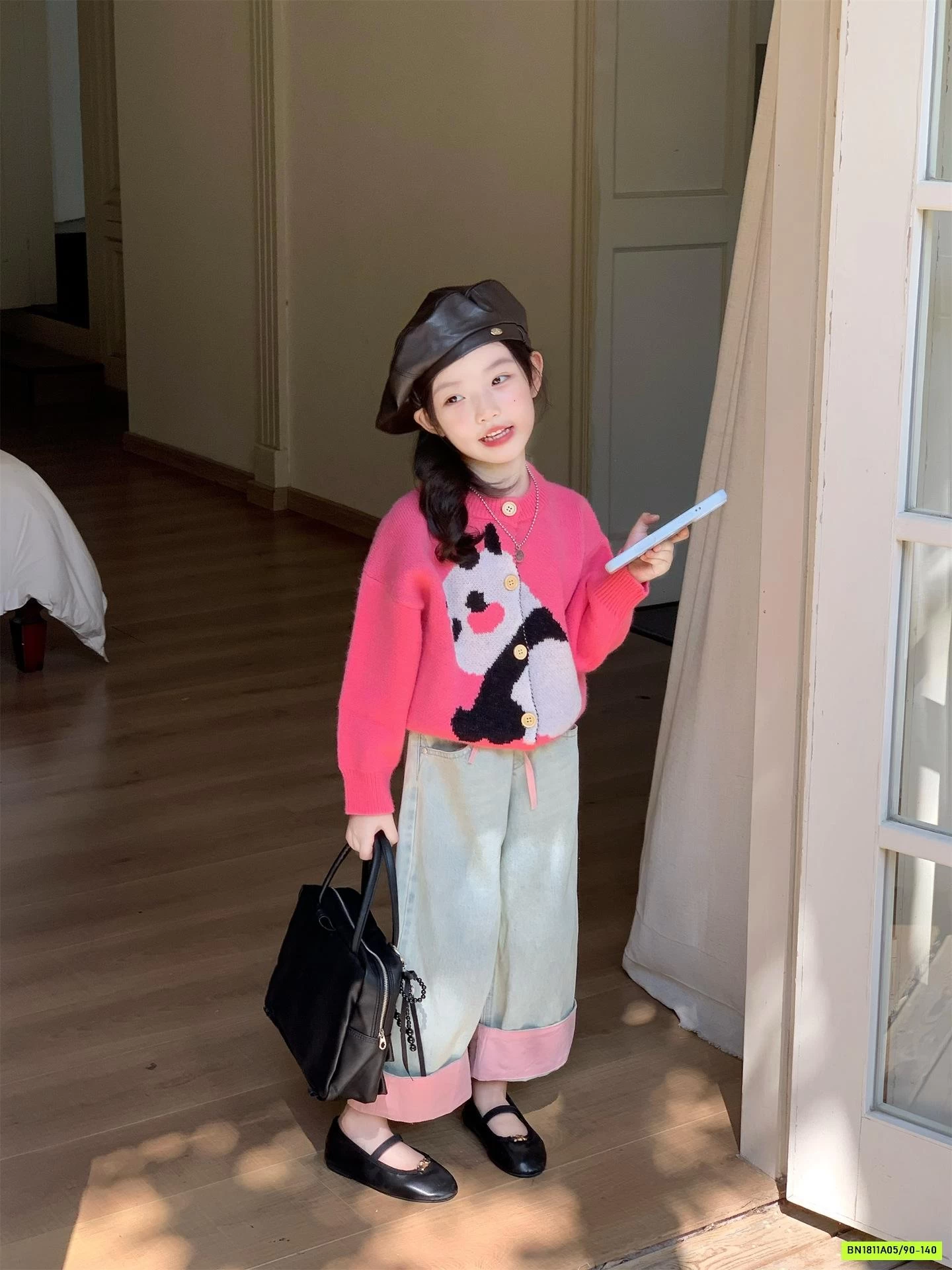 cardigan len hồng gấu trúc mix jeans suông