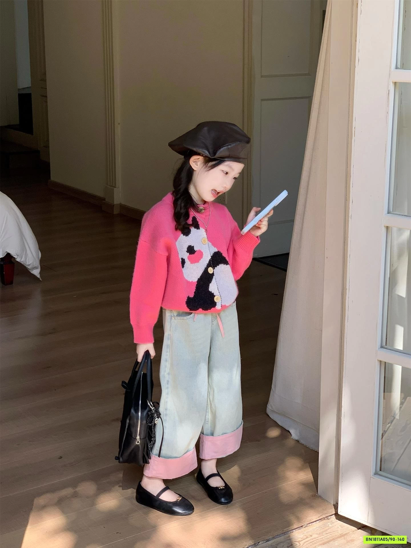 cardigan len hồng gấu trúc mix jeans suông